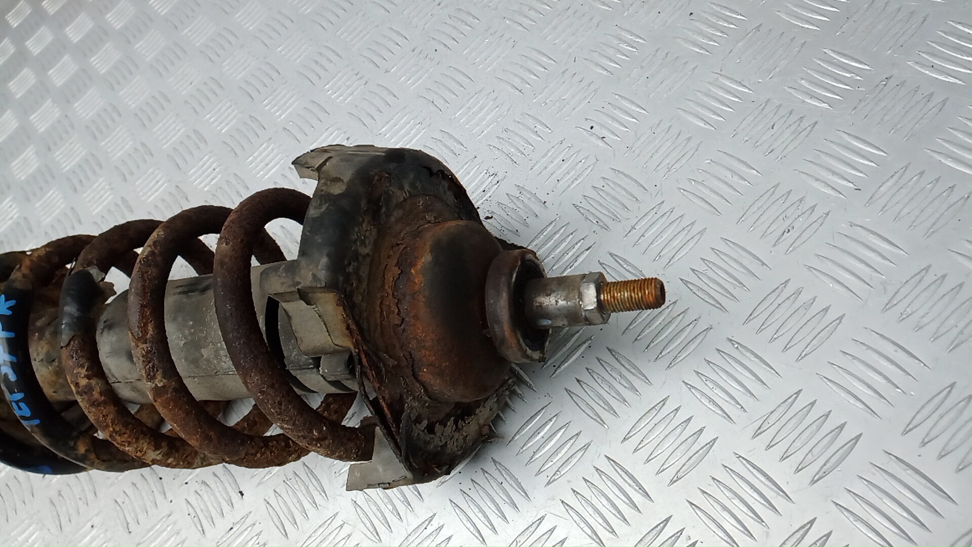 Амортизатор передний правый