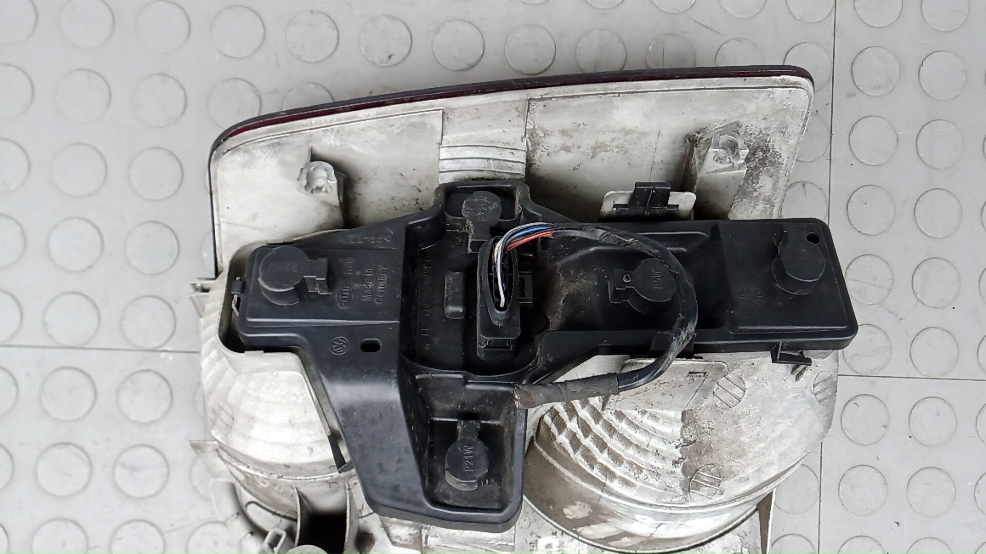 Фонарь задний левый