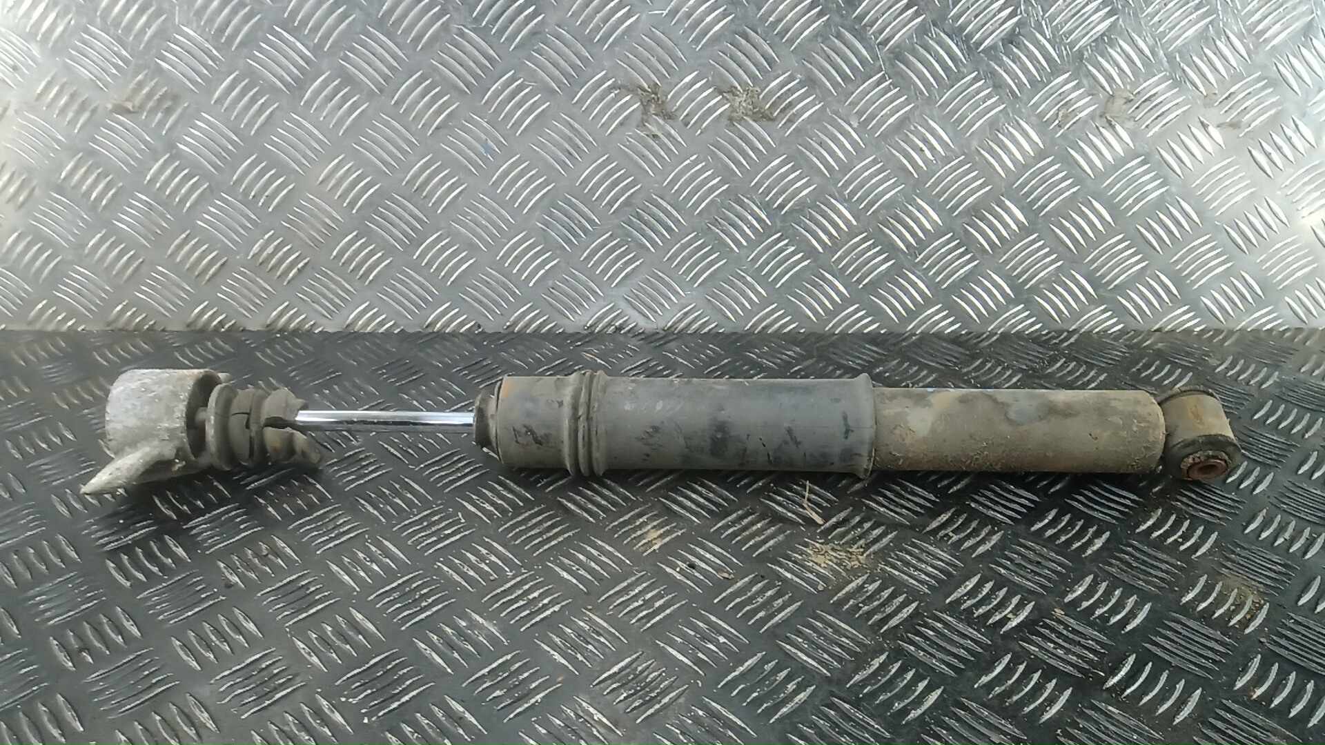 Амортизатор задний (стойка)