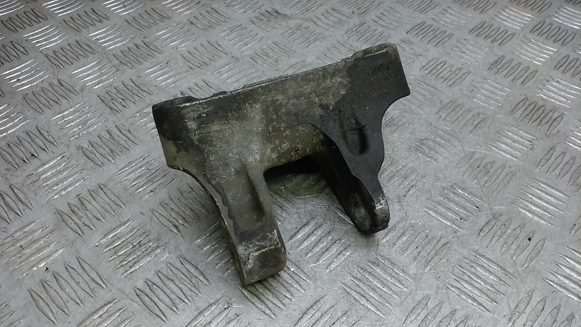 Кронштейн двигателя