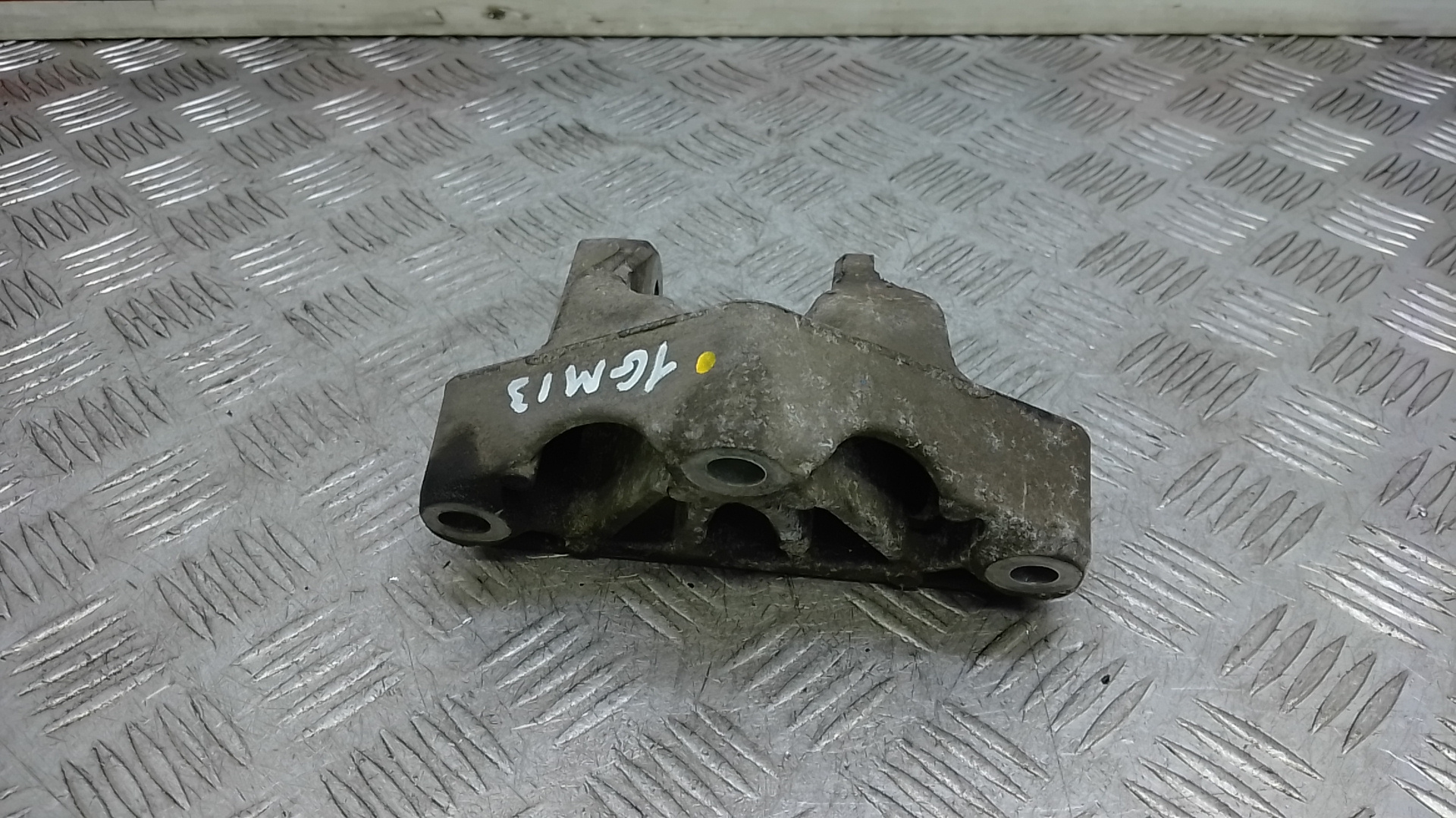 Кронштейн двигателя