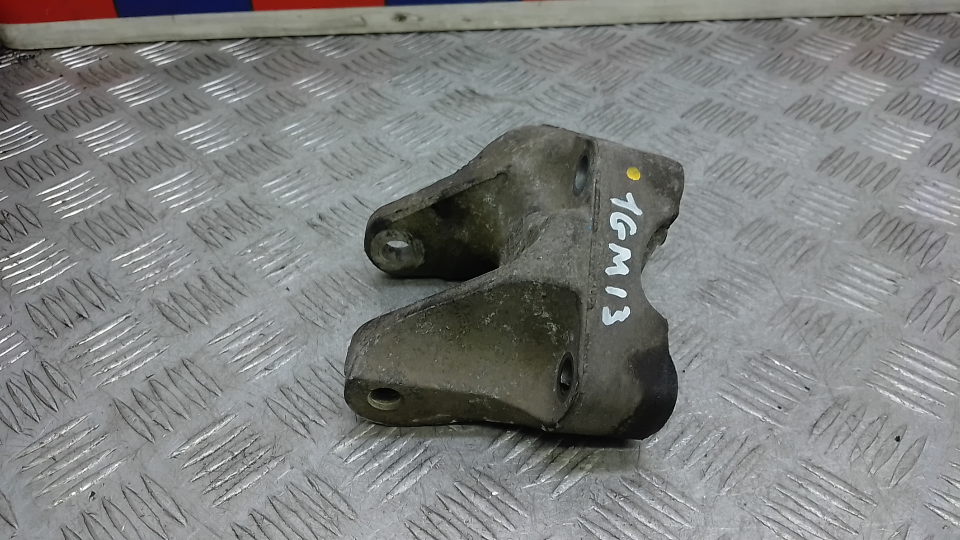 Кронштейн двигателя