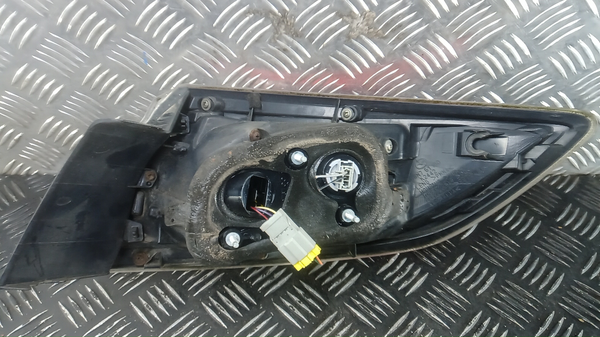 Фонарь задний левый