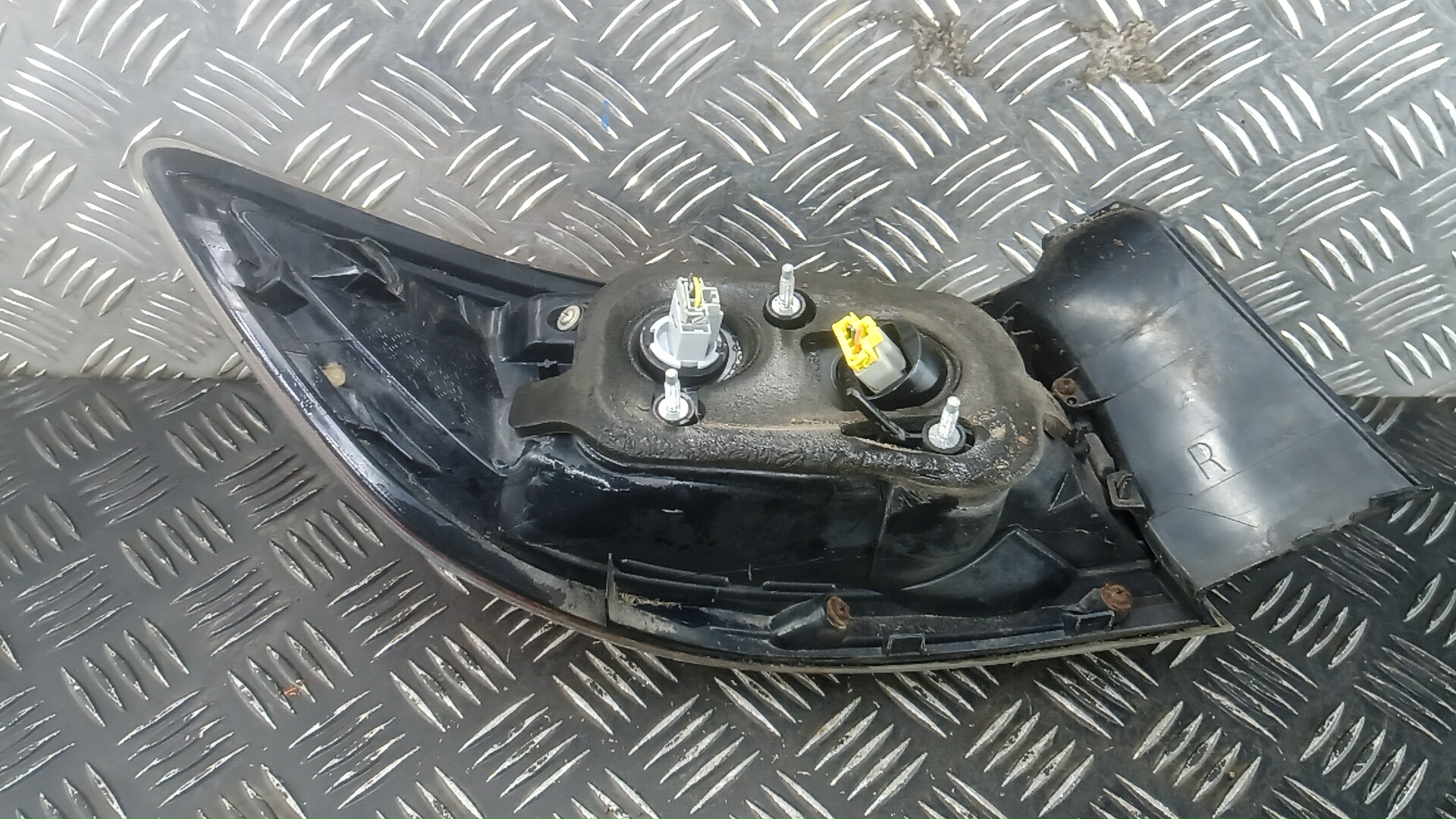 Фонарь задний правый