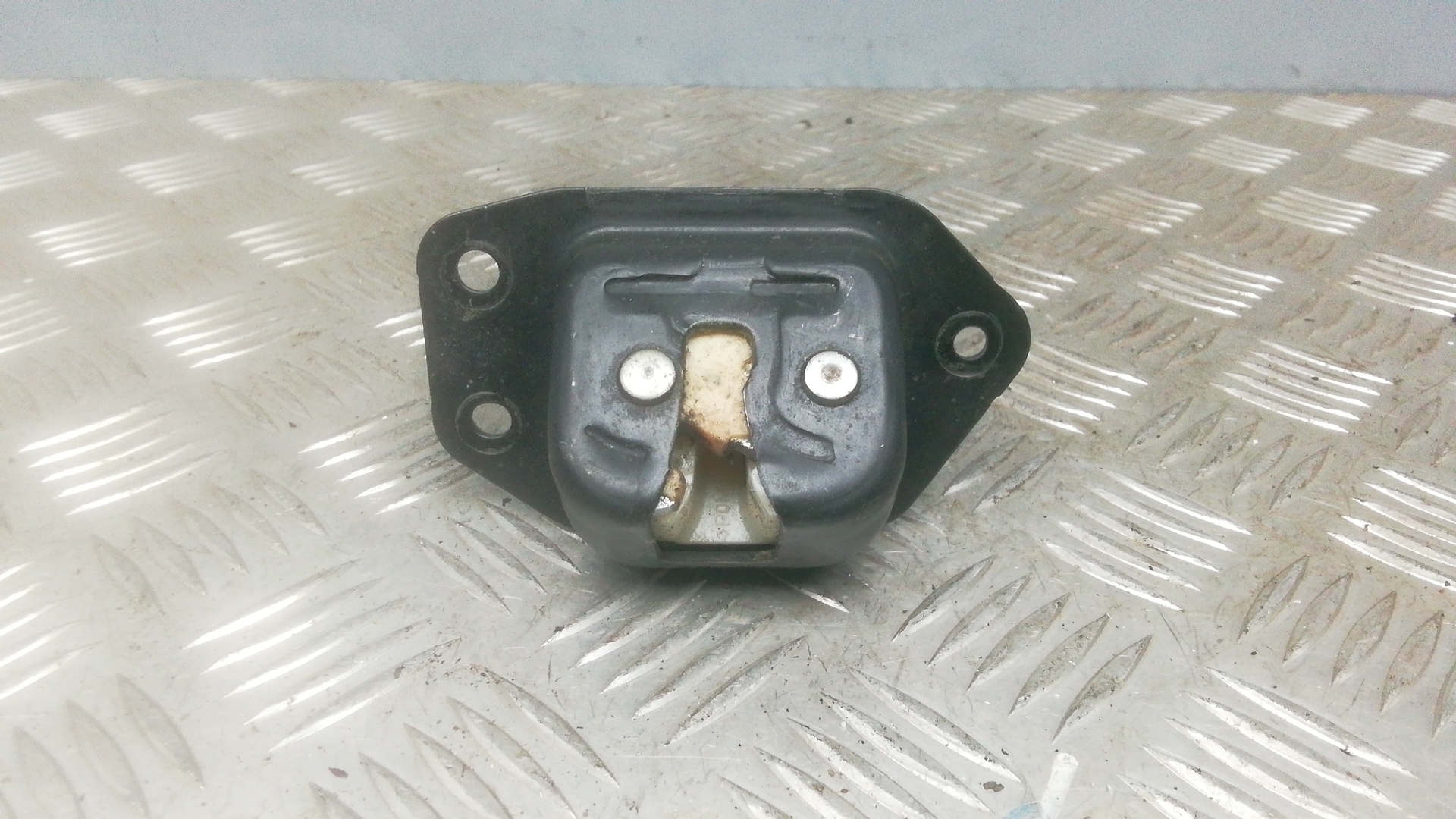 Замок багажника