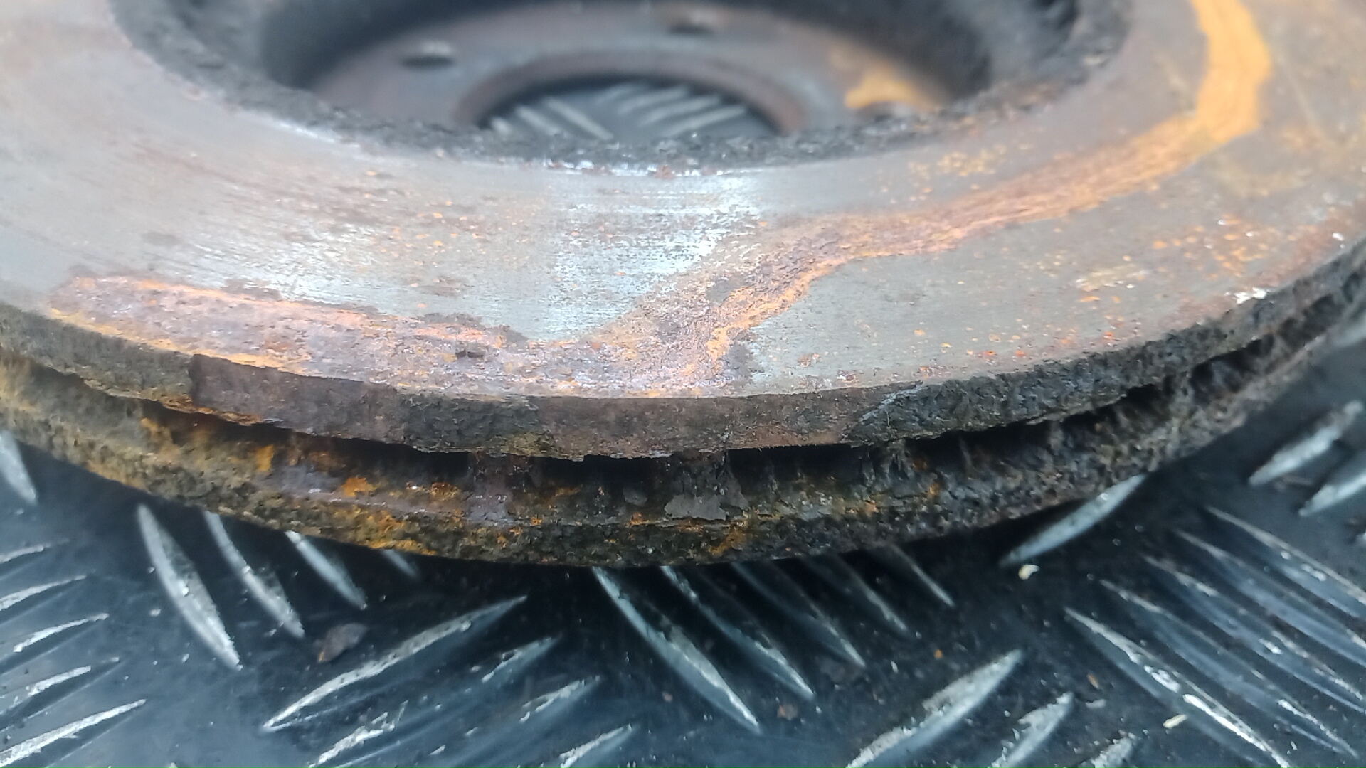 Диск тормозной передний вентилируемый