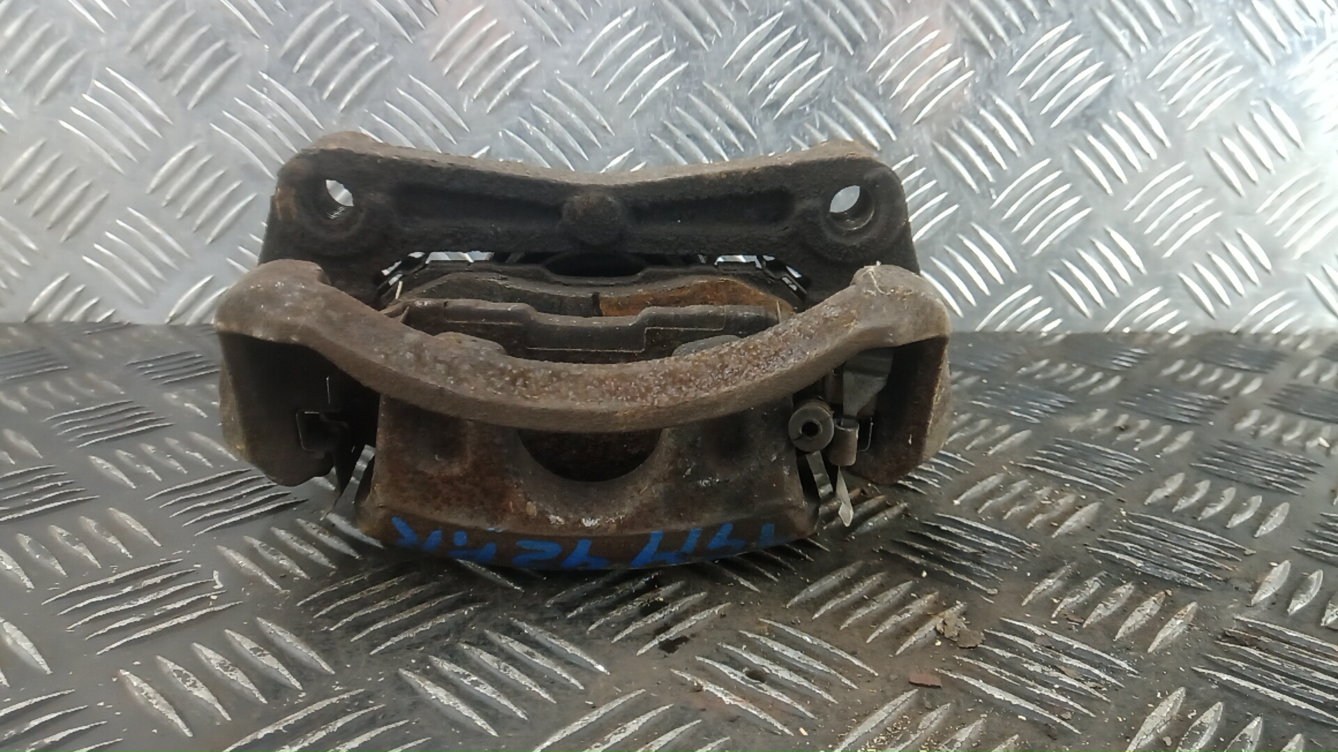 Суппорт передний правый