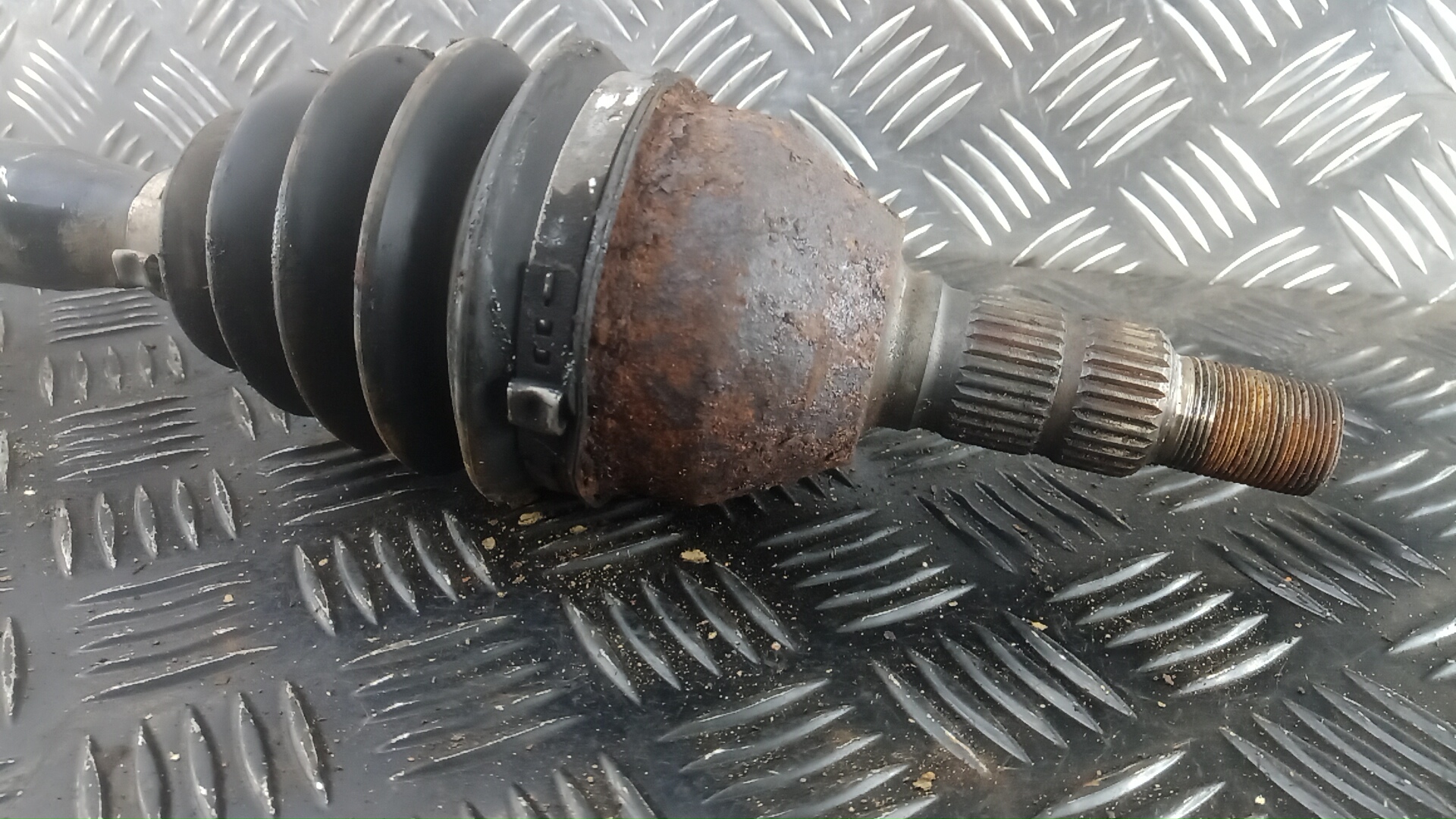 Полуось передняя правая