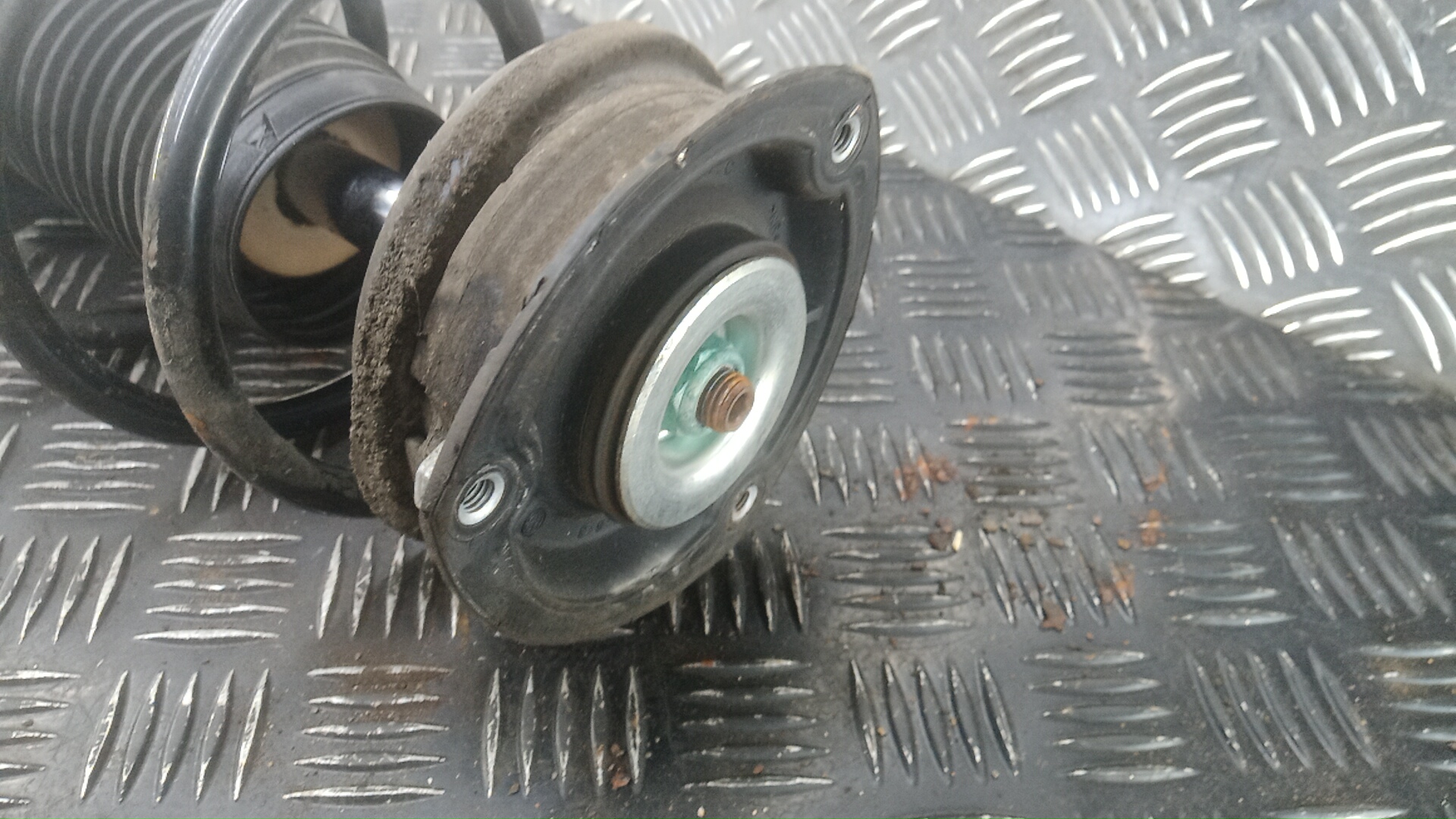 Амортизатор передний правый