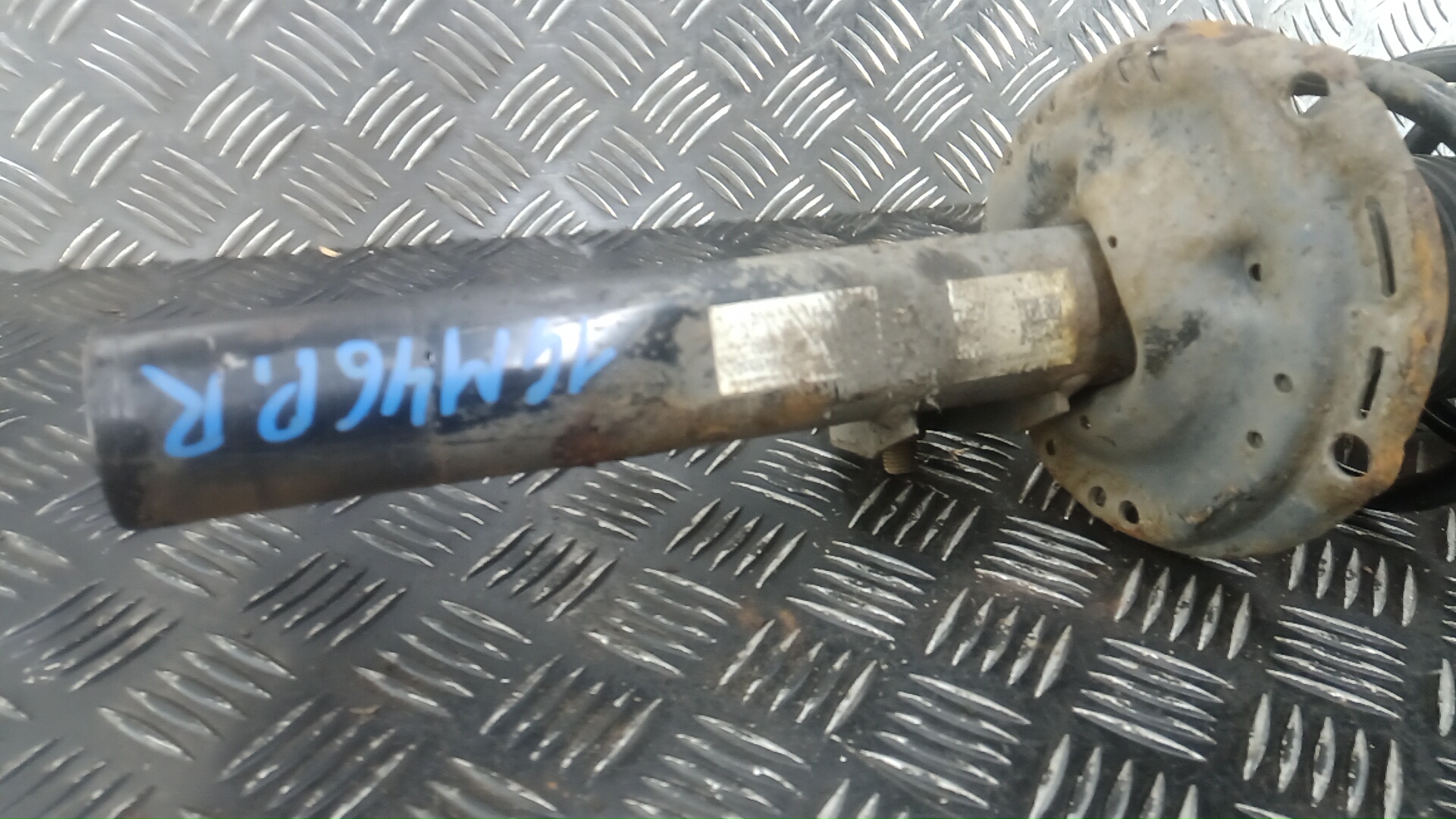 Амортизатор передний правый