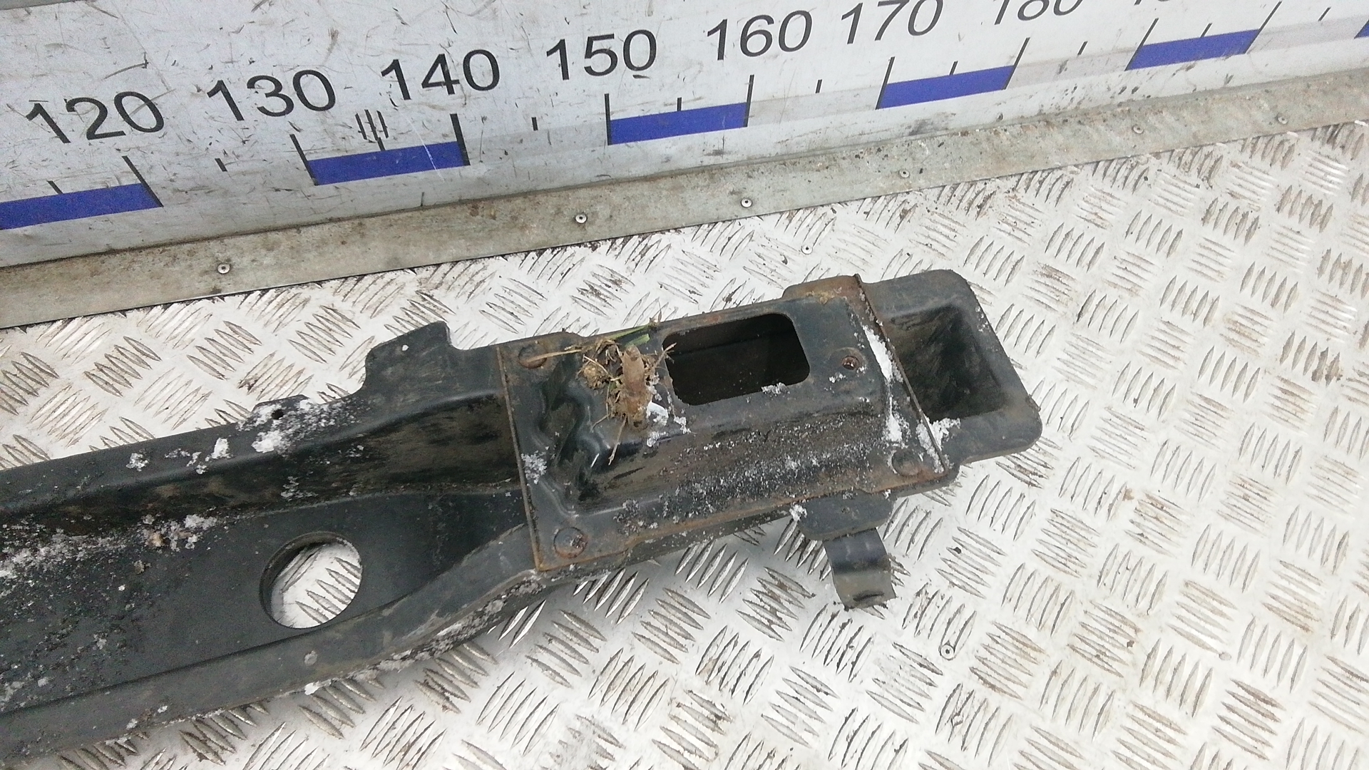 Кронштейн усилителя переднего бампера