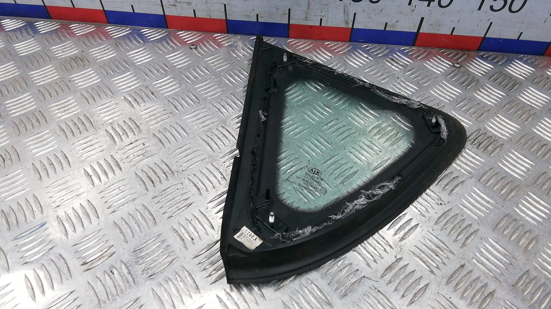 Стекло кузовное глухое правое