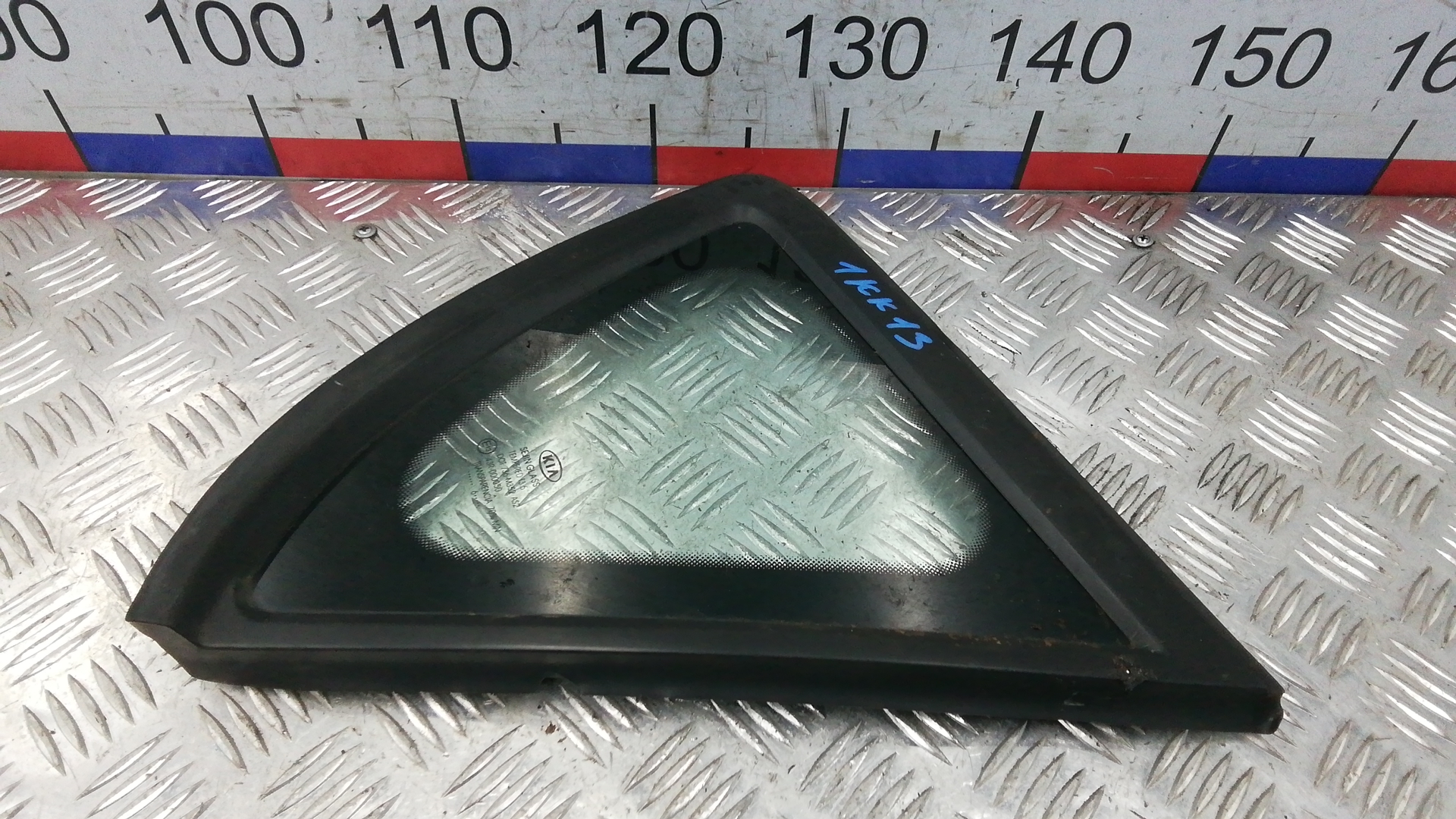 Стекло кузовное глухое правое