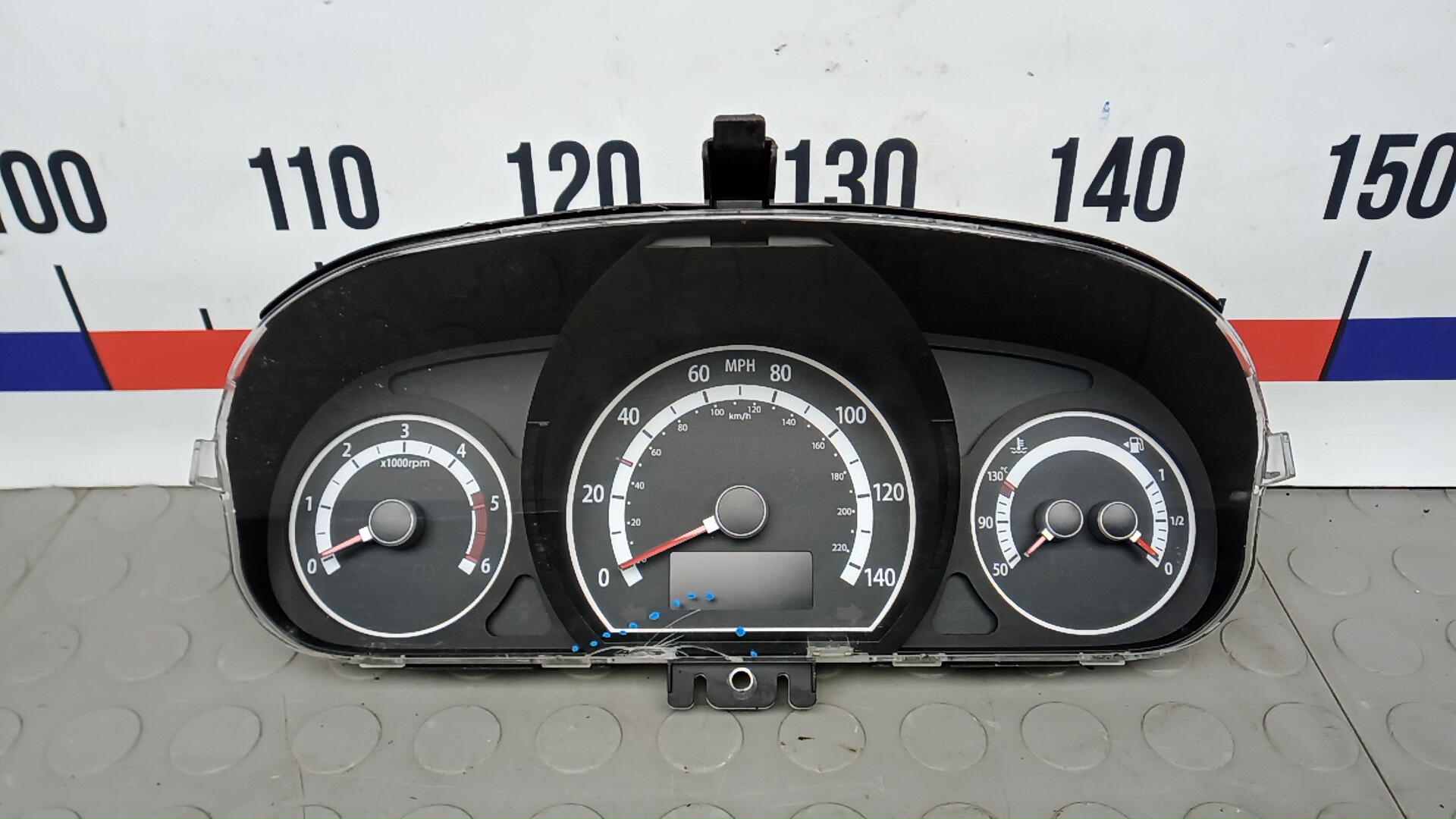 Панель приборов