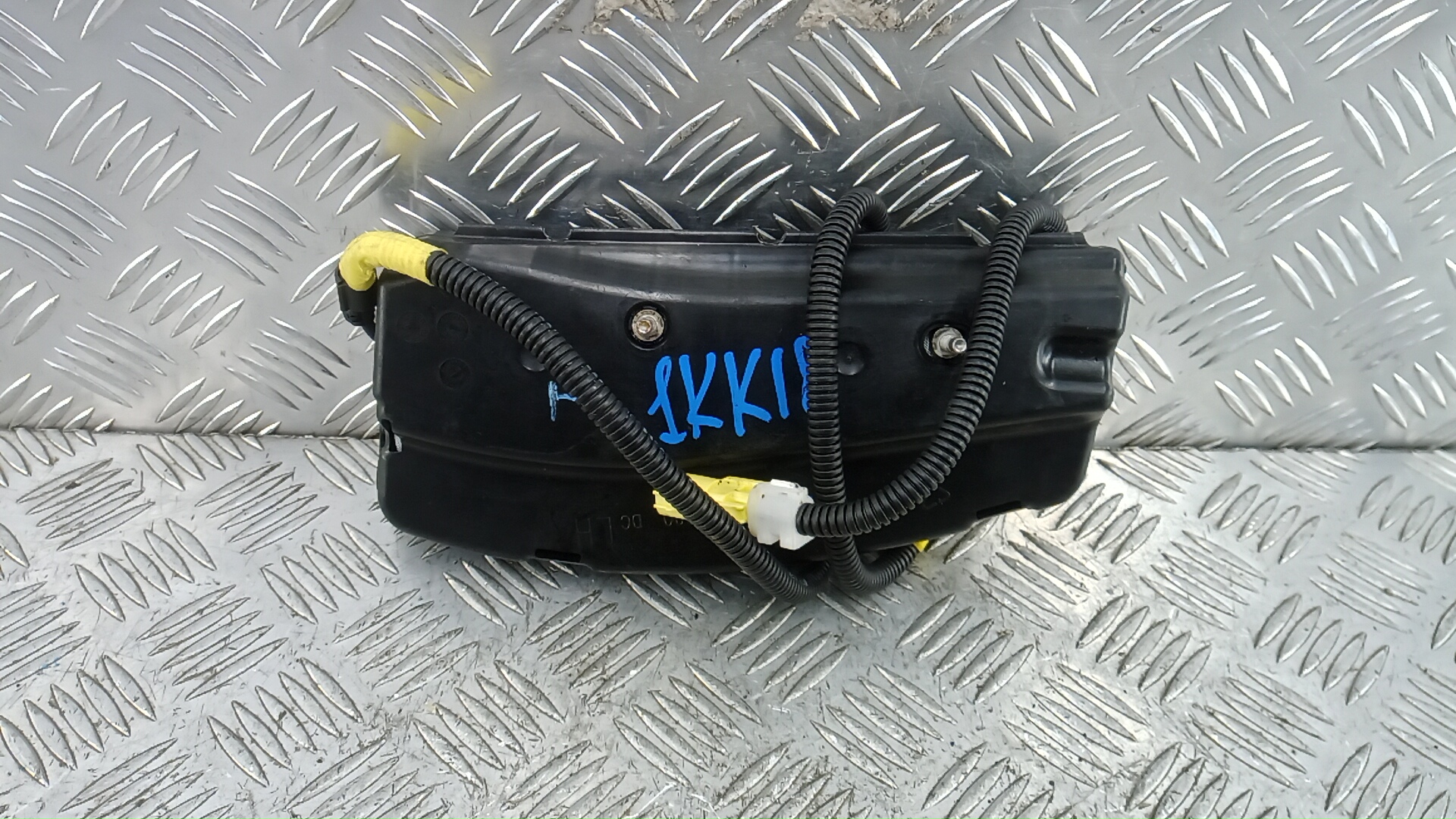 Подушка безопасности пассажирская (в торпедо)