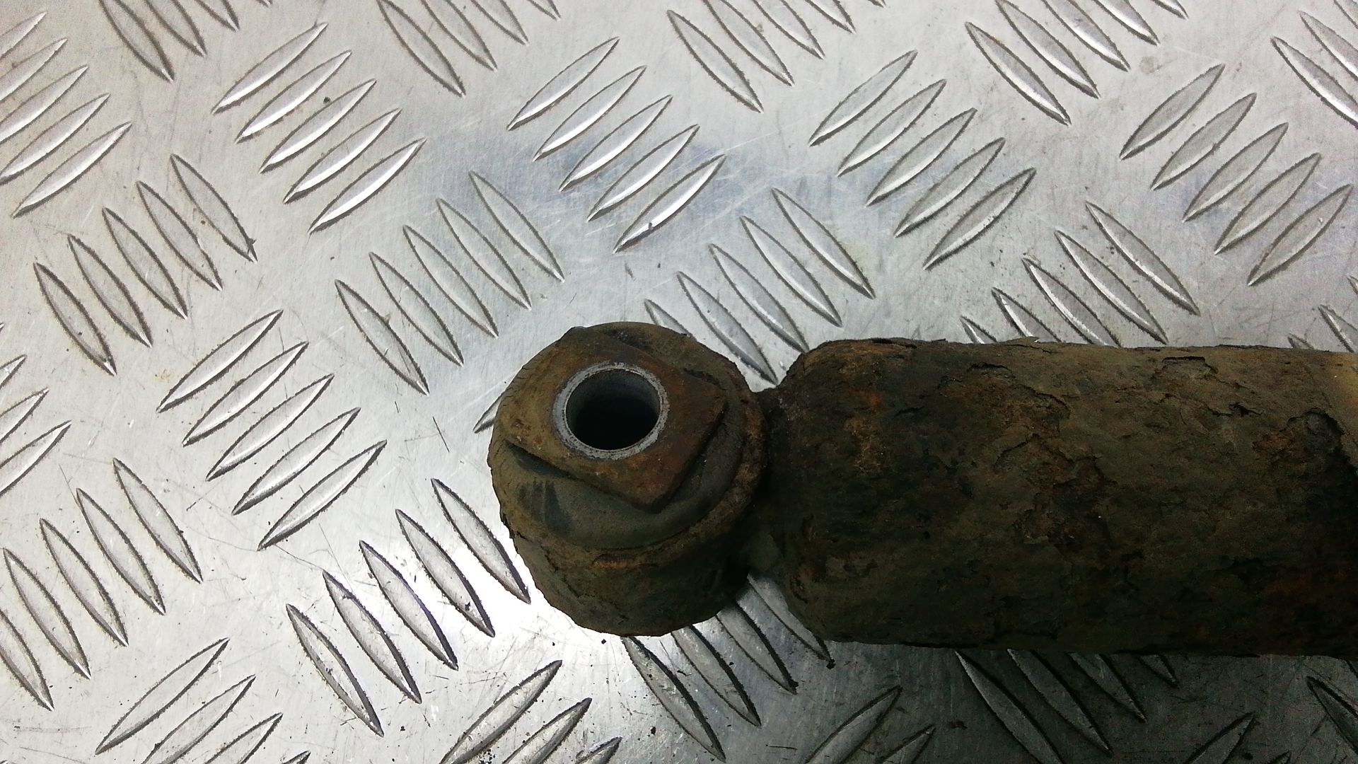 Амортизатор задний (стойка)