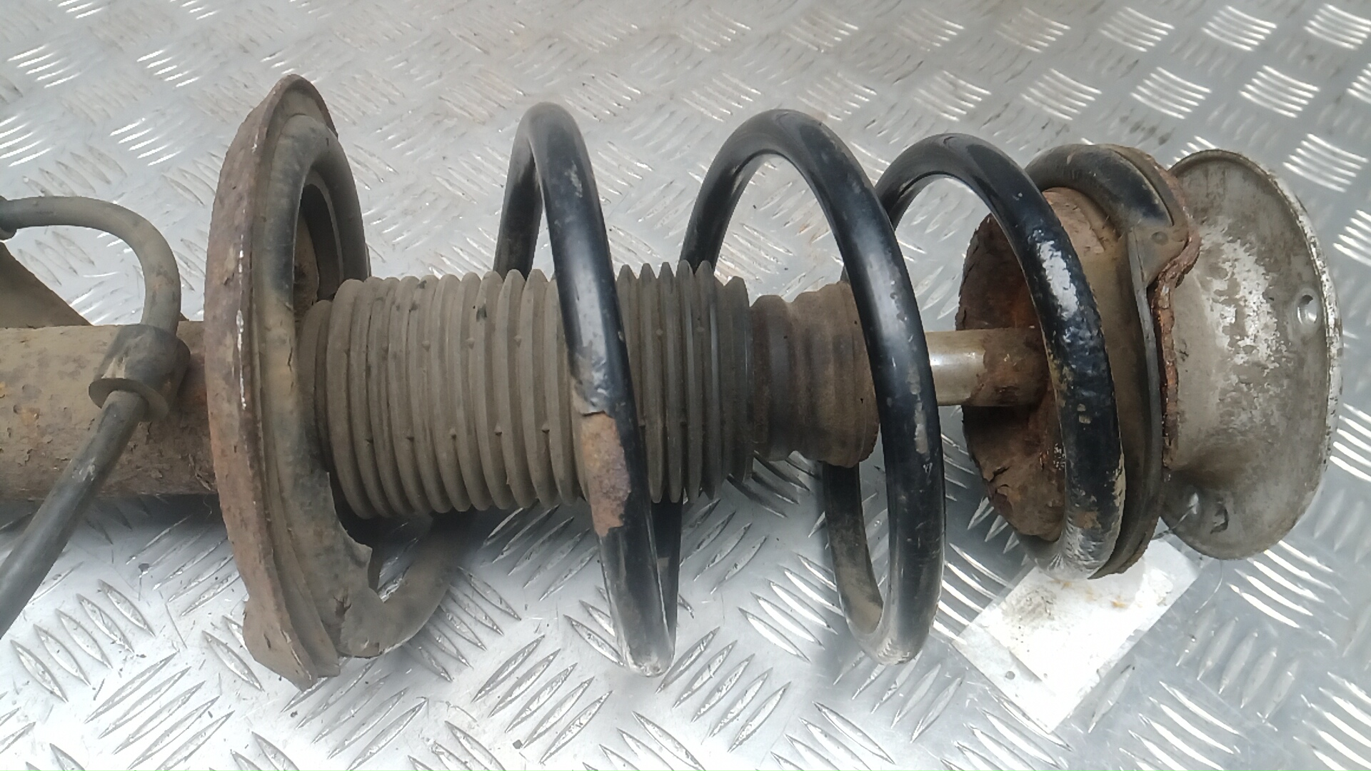 Амортизатор передний правый