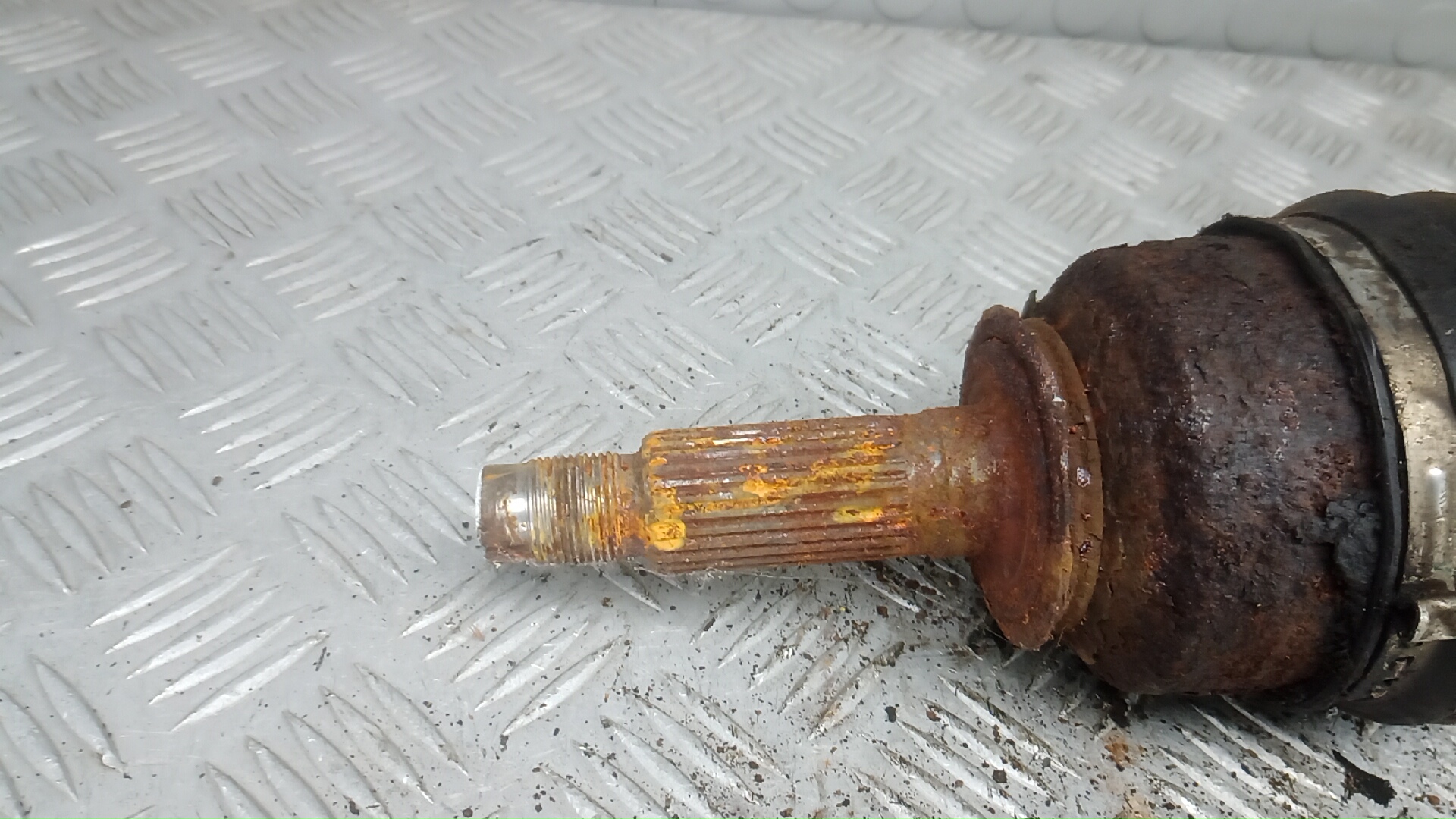 Полуось передняя левая