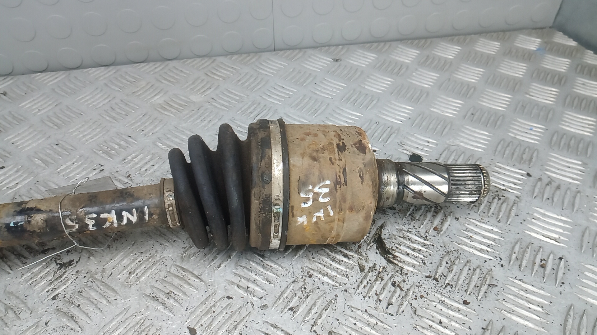 Полуось передняя левая