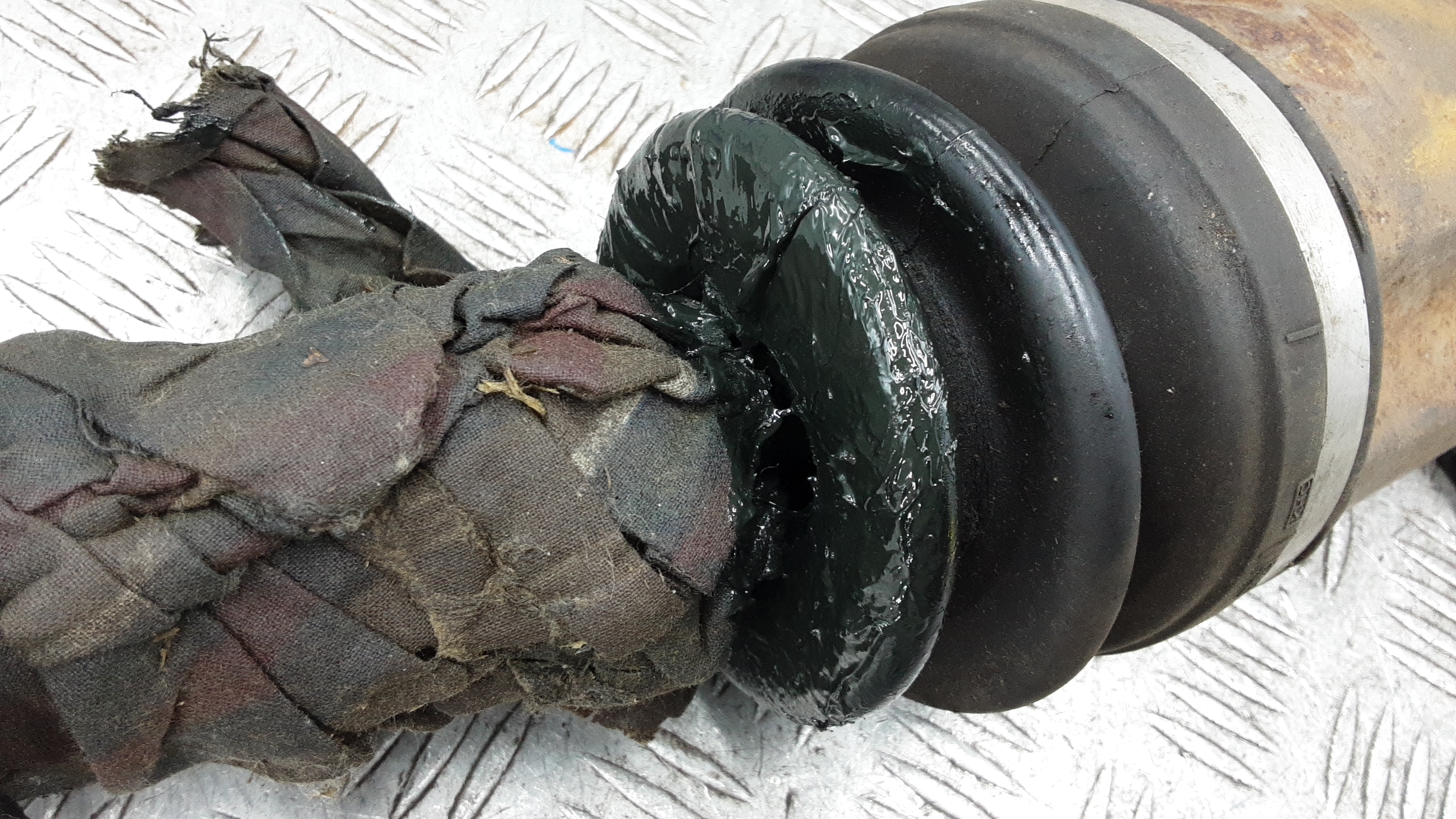 Полуось передняя правая