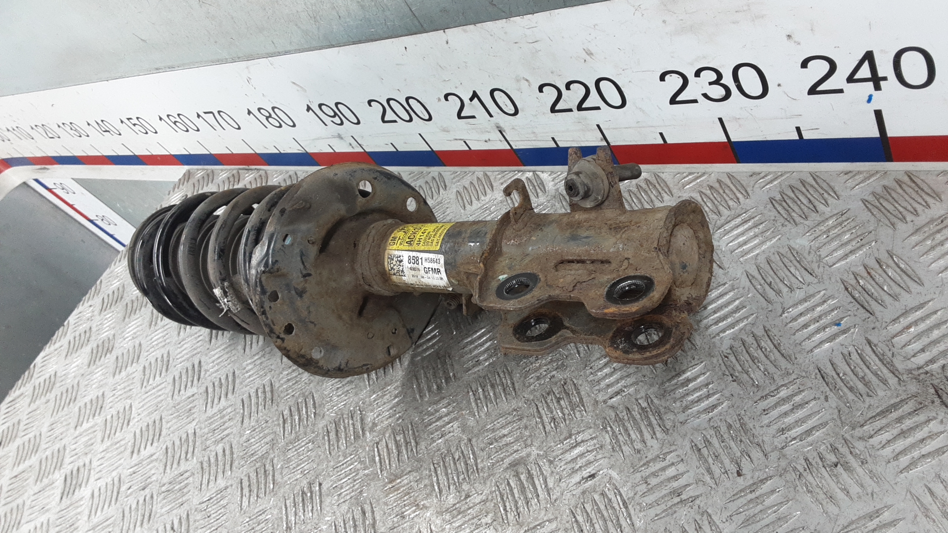 Амортизатор передний правый