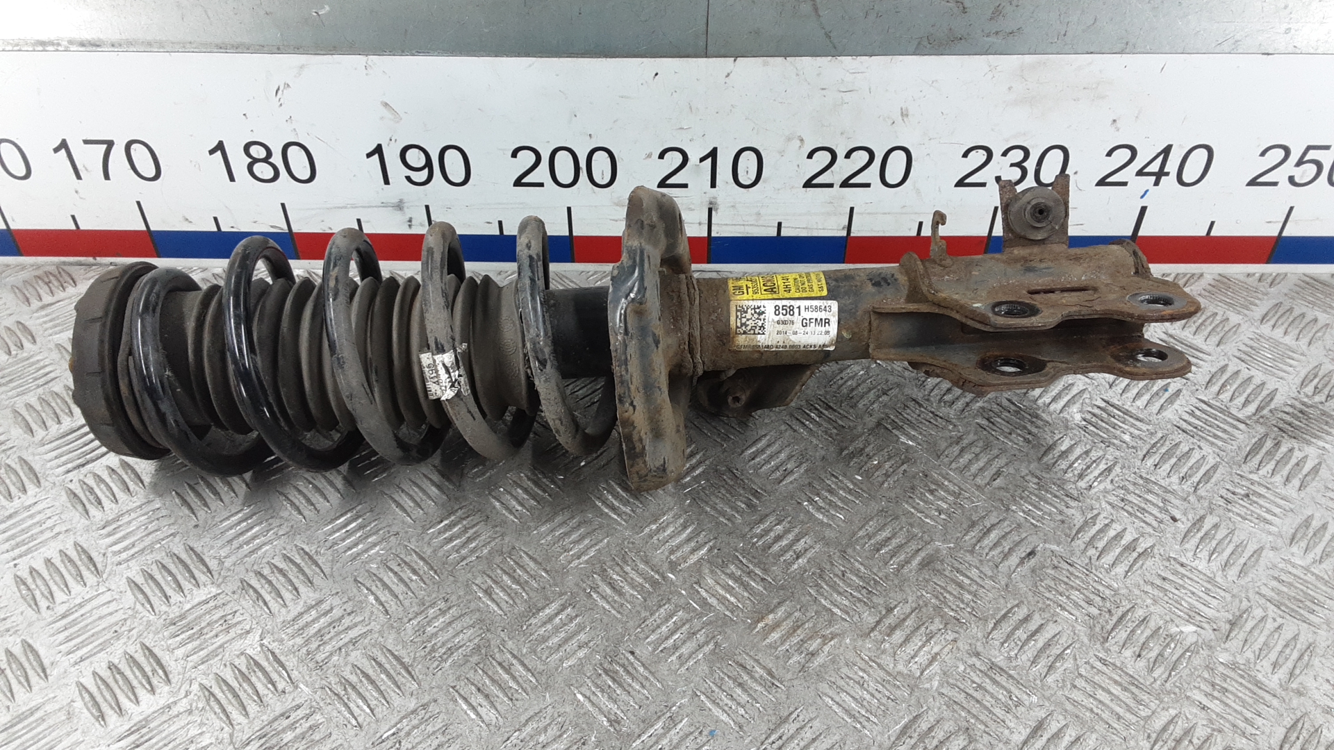 Амортизатор передний правый