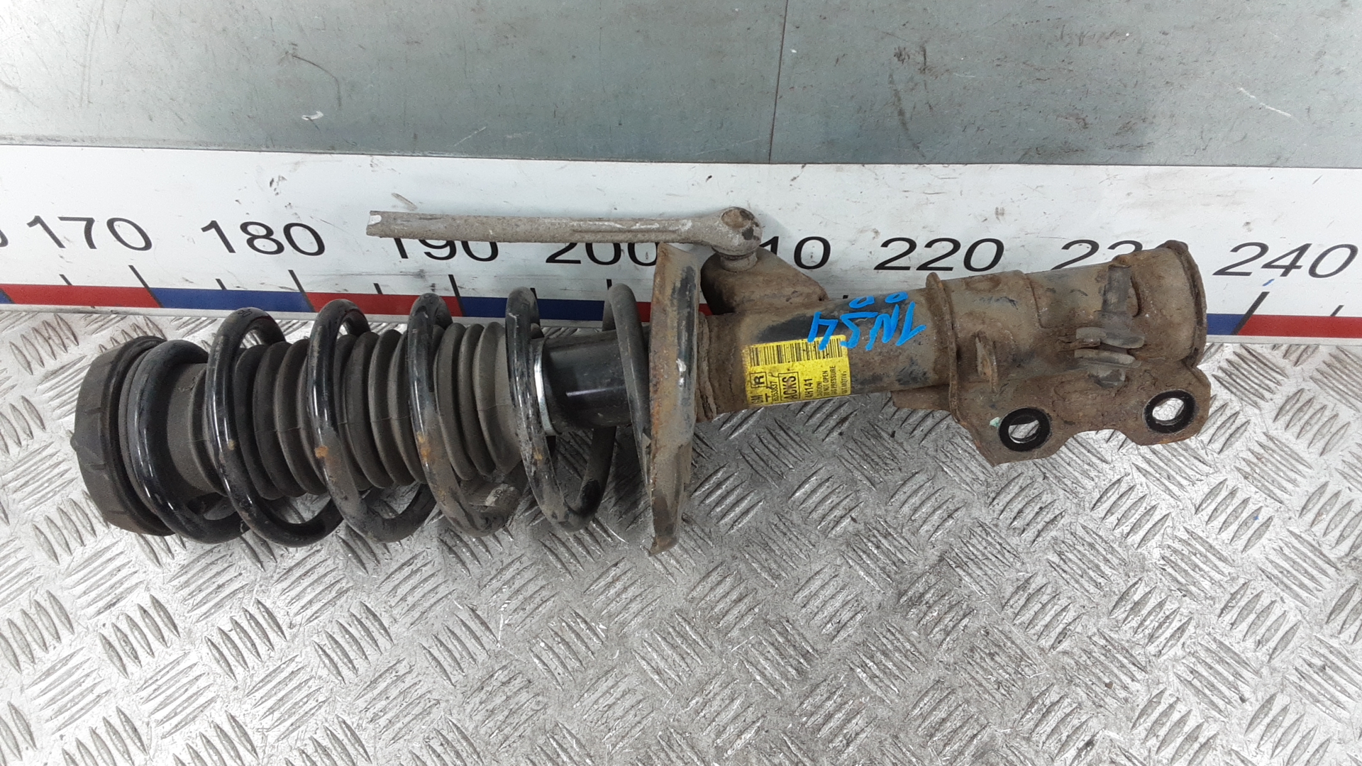 Амортизатор передний правый