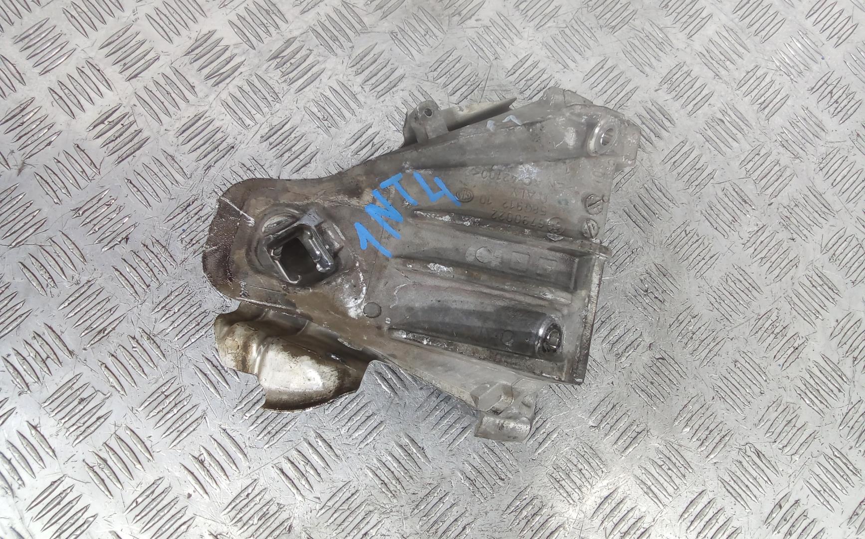 Кронштейн двигателя