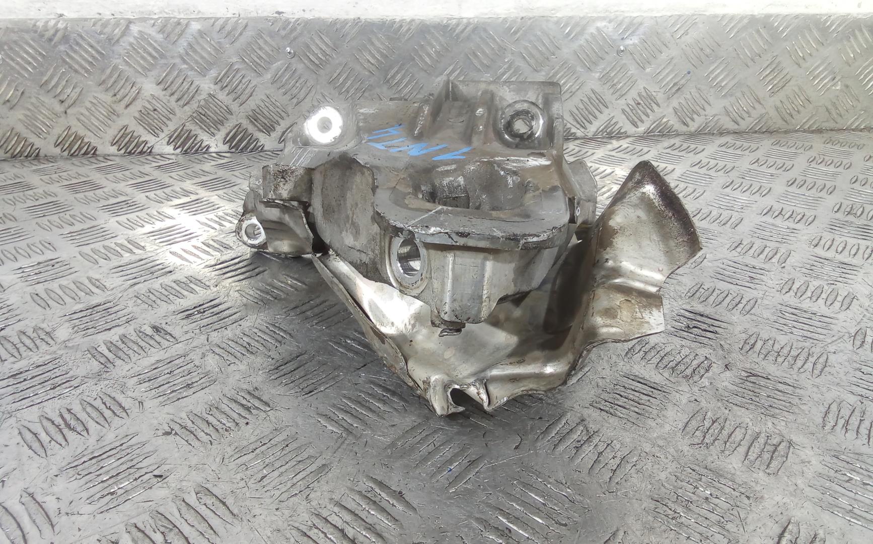 Кронштейн двигателя