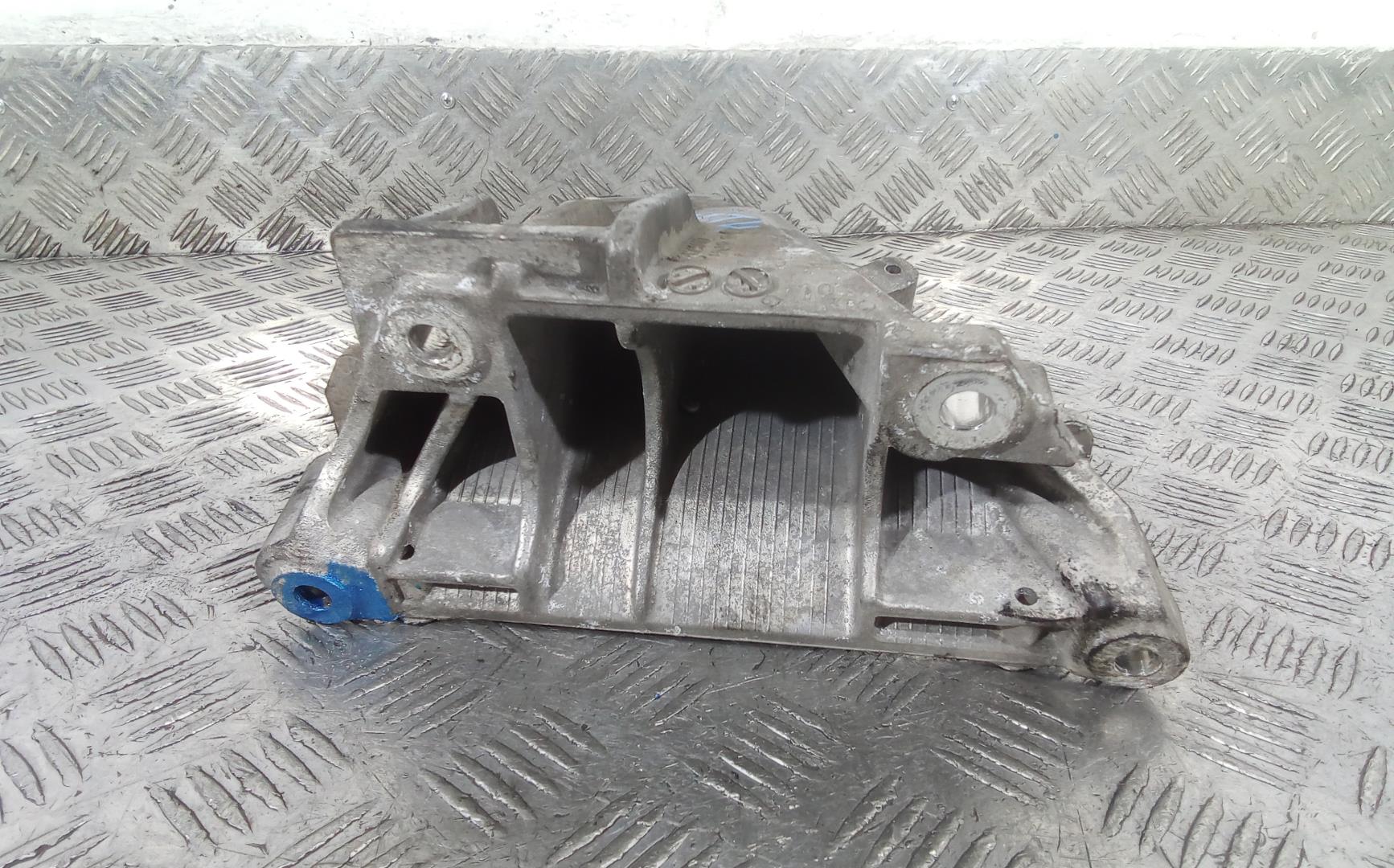 Кронштейн двигателя