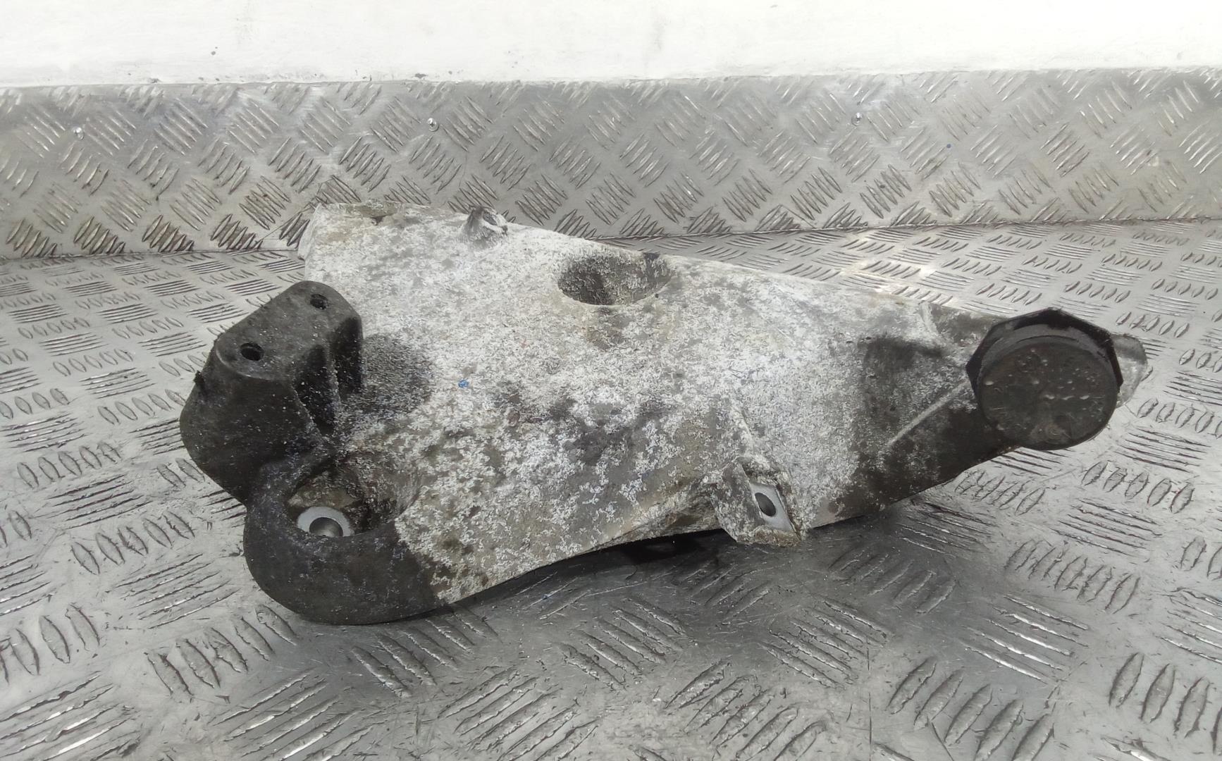 Кронштейн двигателя