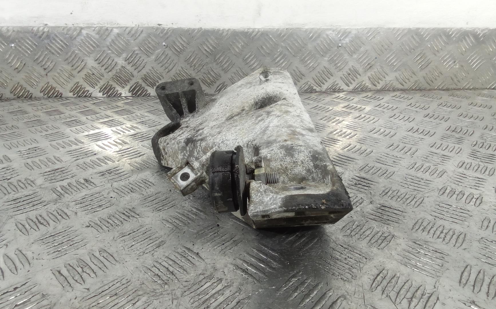 Кронштейн двигателя