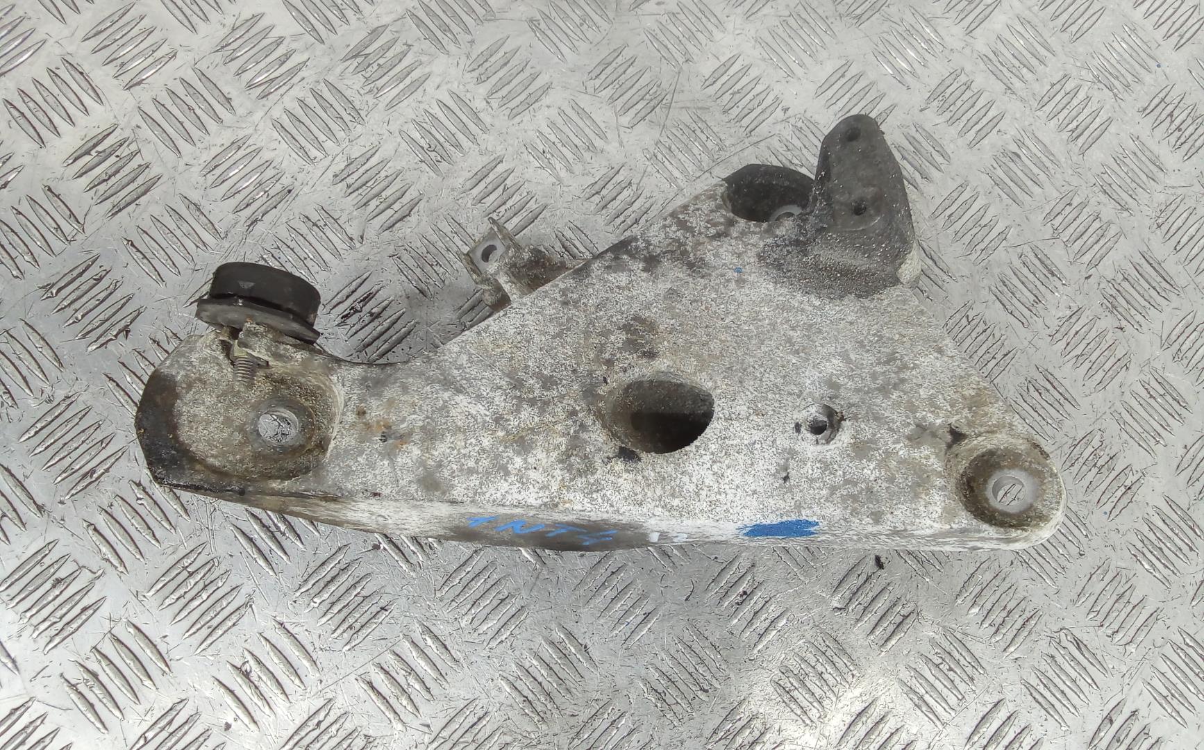 Кронштейн двигателя