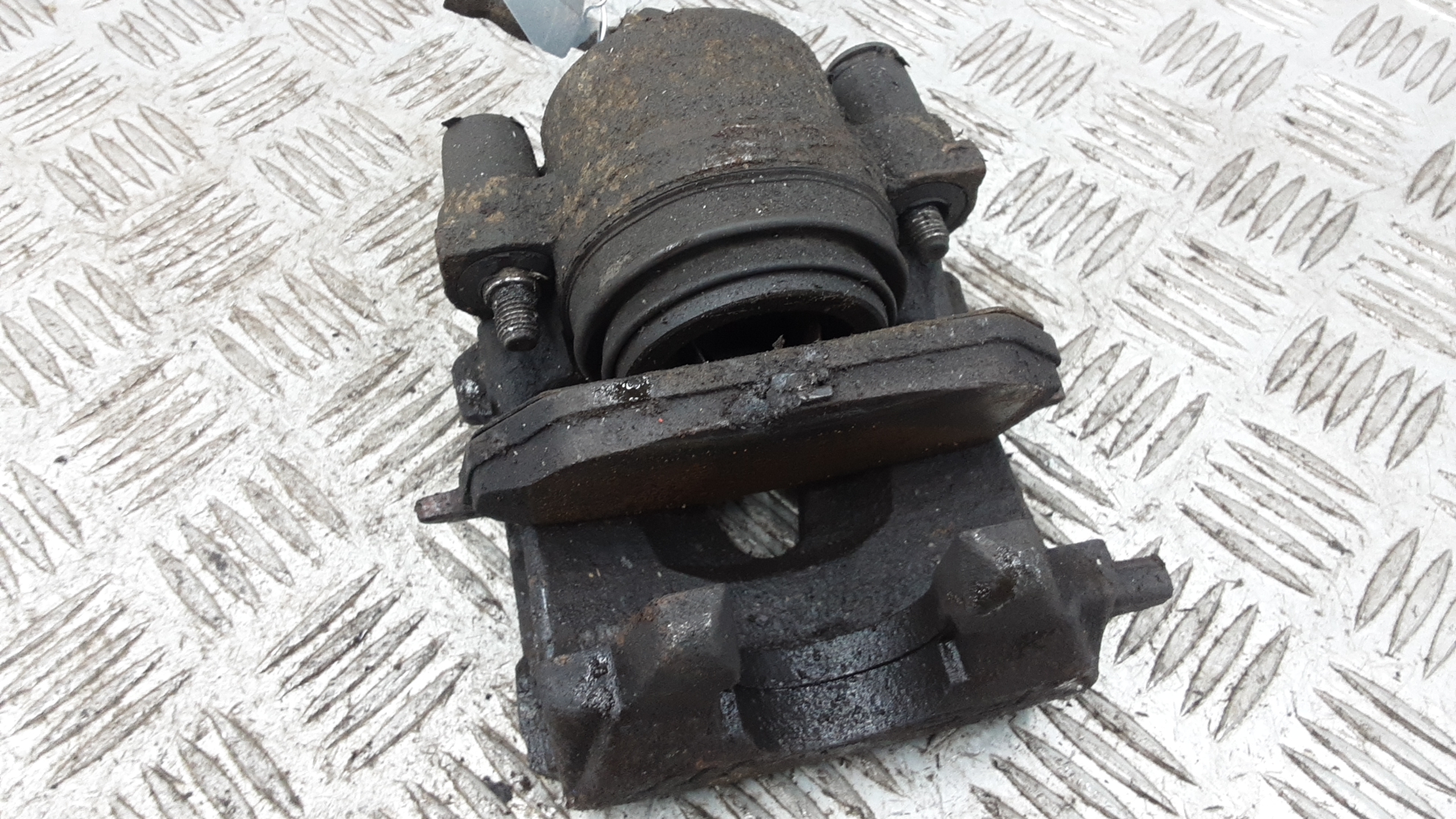 Суппорт передний левый