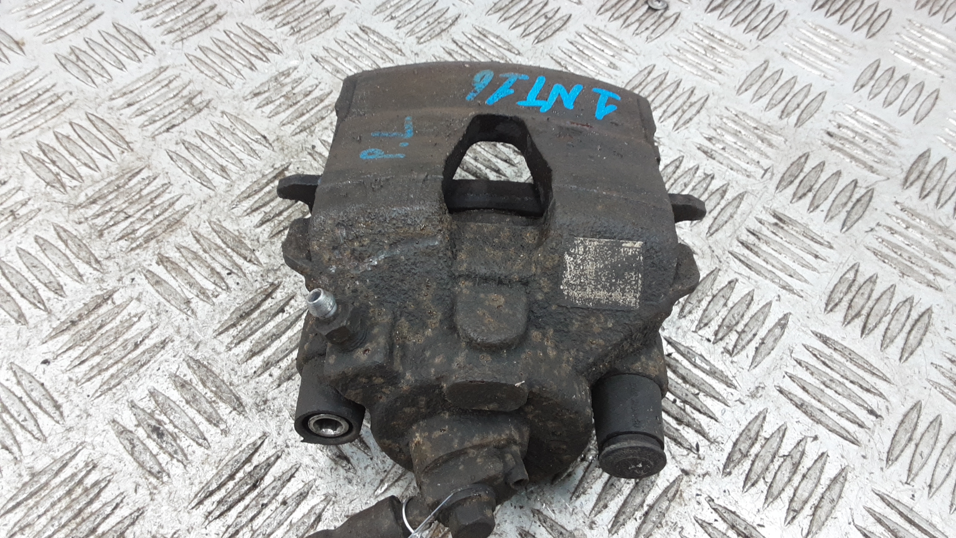 Суппорт передний левый