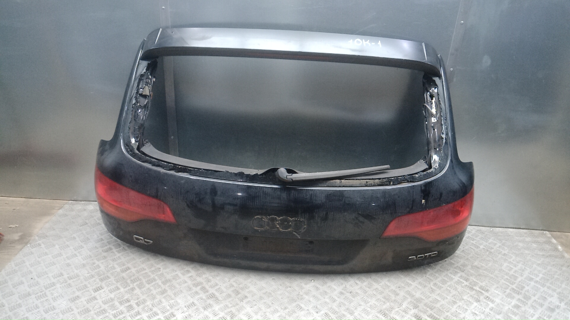 Дверь багажника