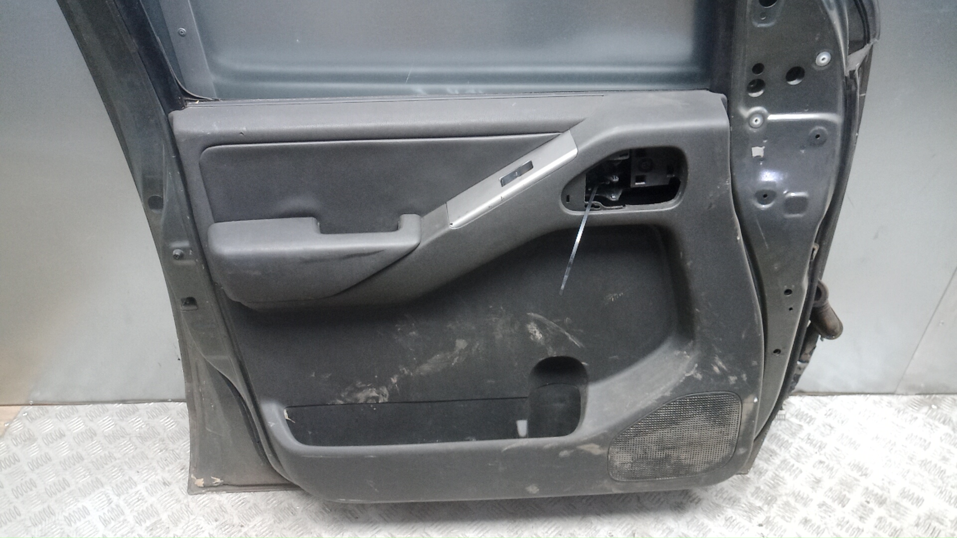 Дверь передняя левая