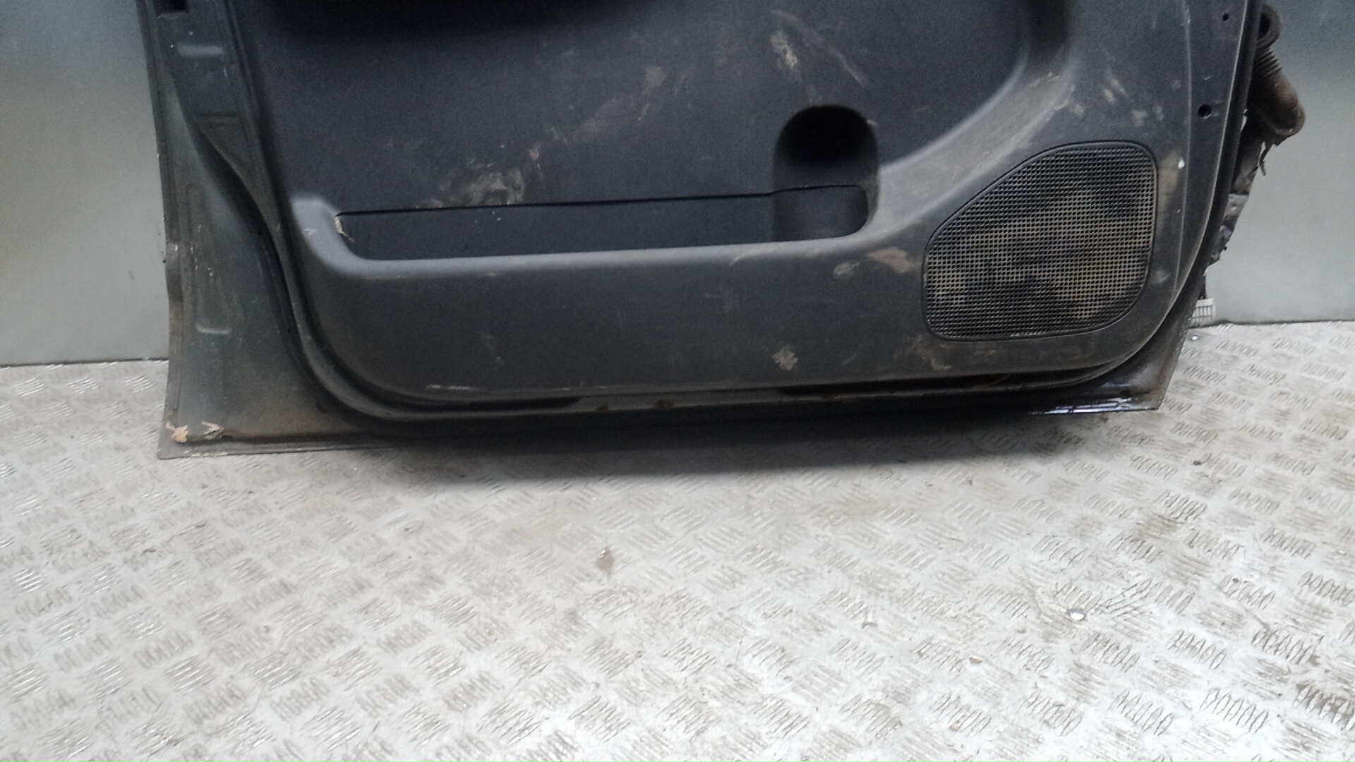 Дверь передняя левая