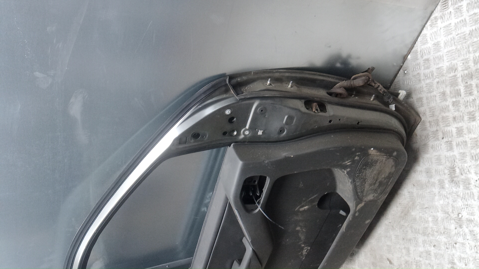 Дверь передняя левая