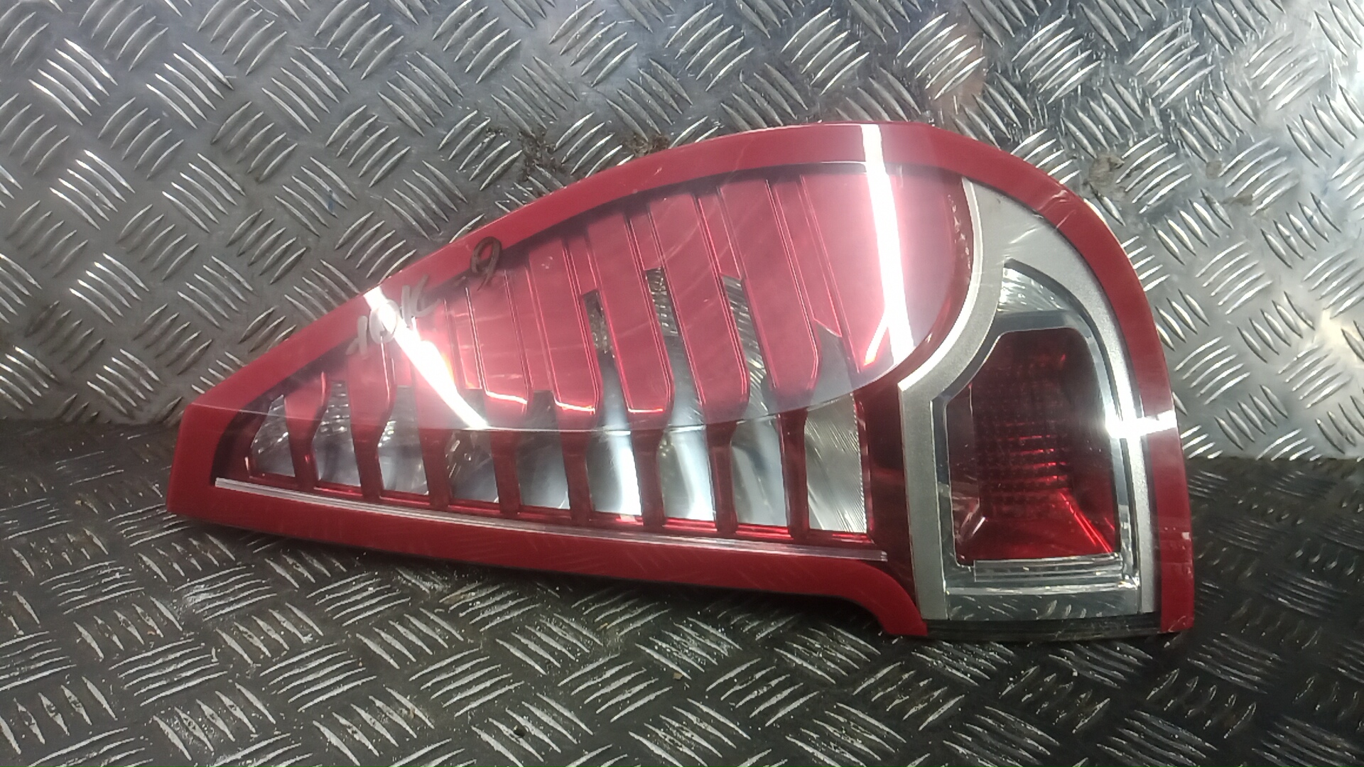 Фонарь задний правый