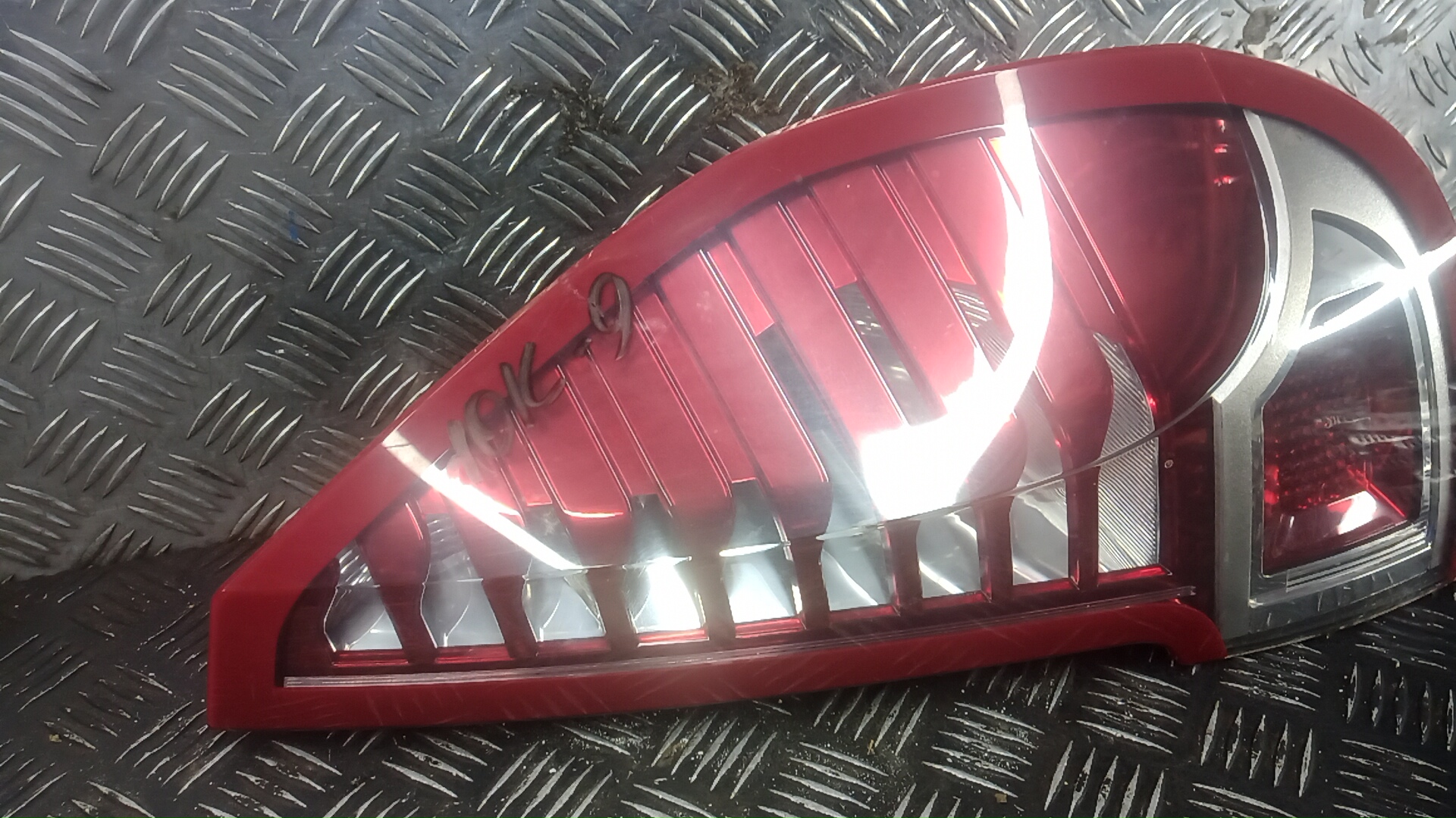 Фонарь задний правый