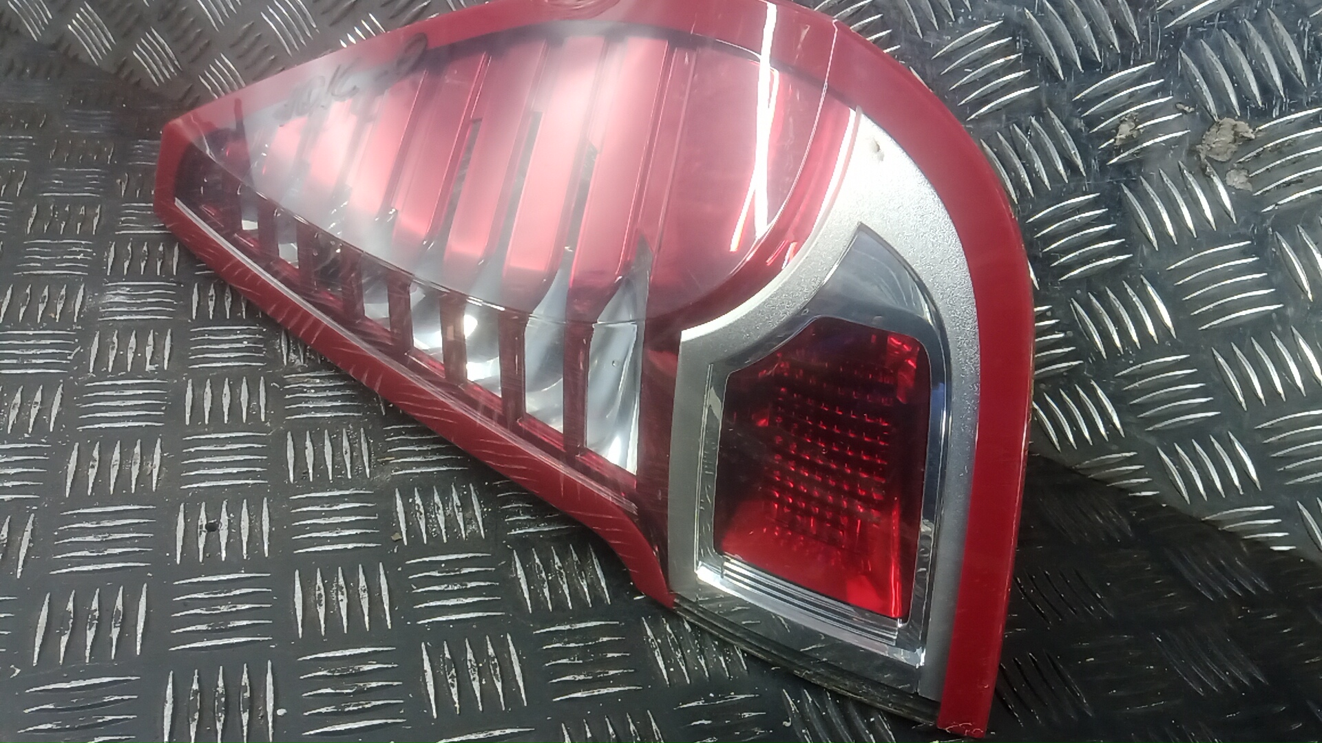 Фонарь задний правый