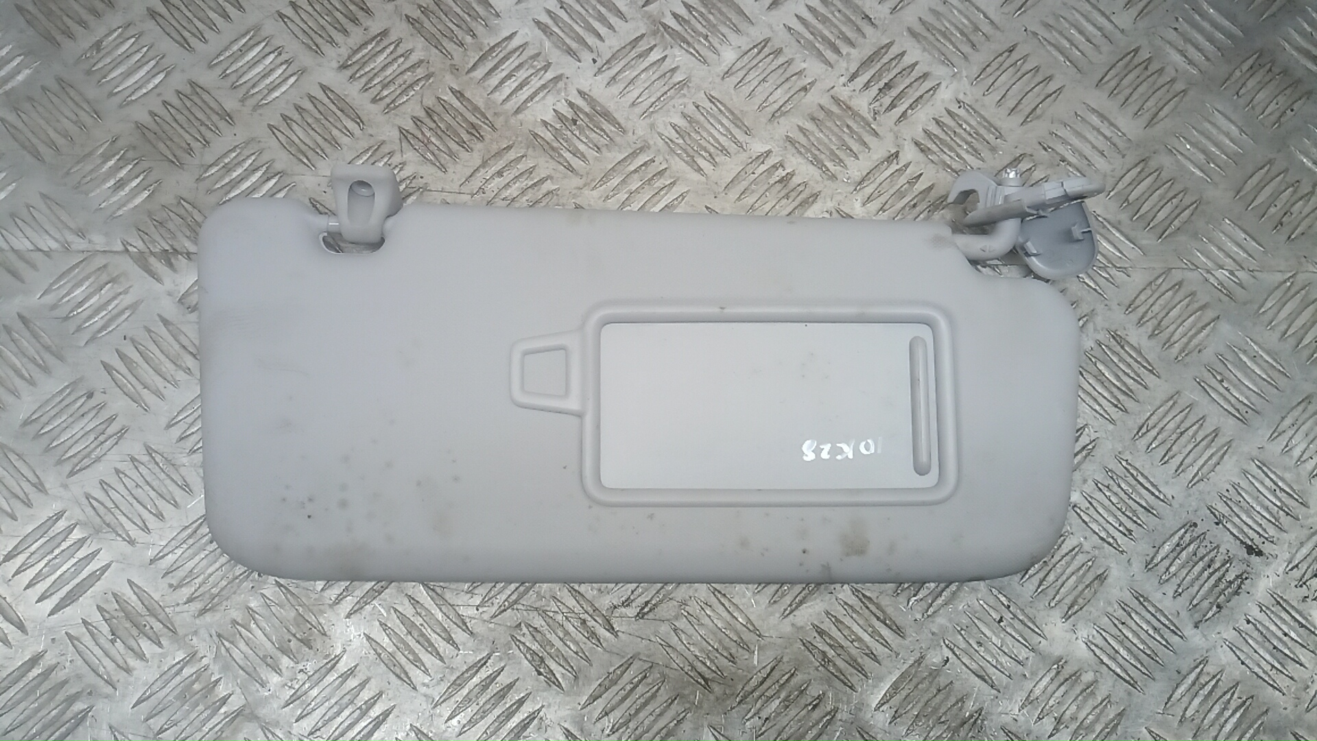 Козырек солнцезащитный