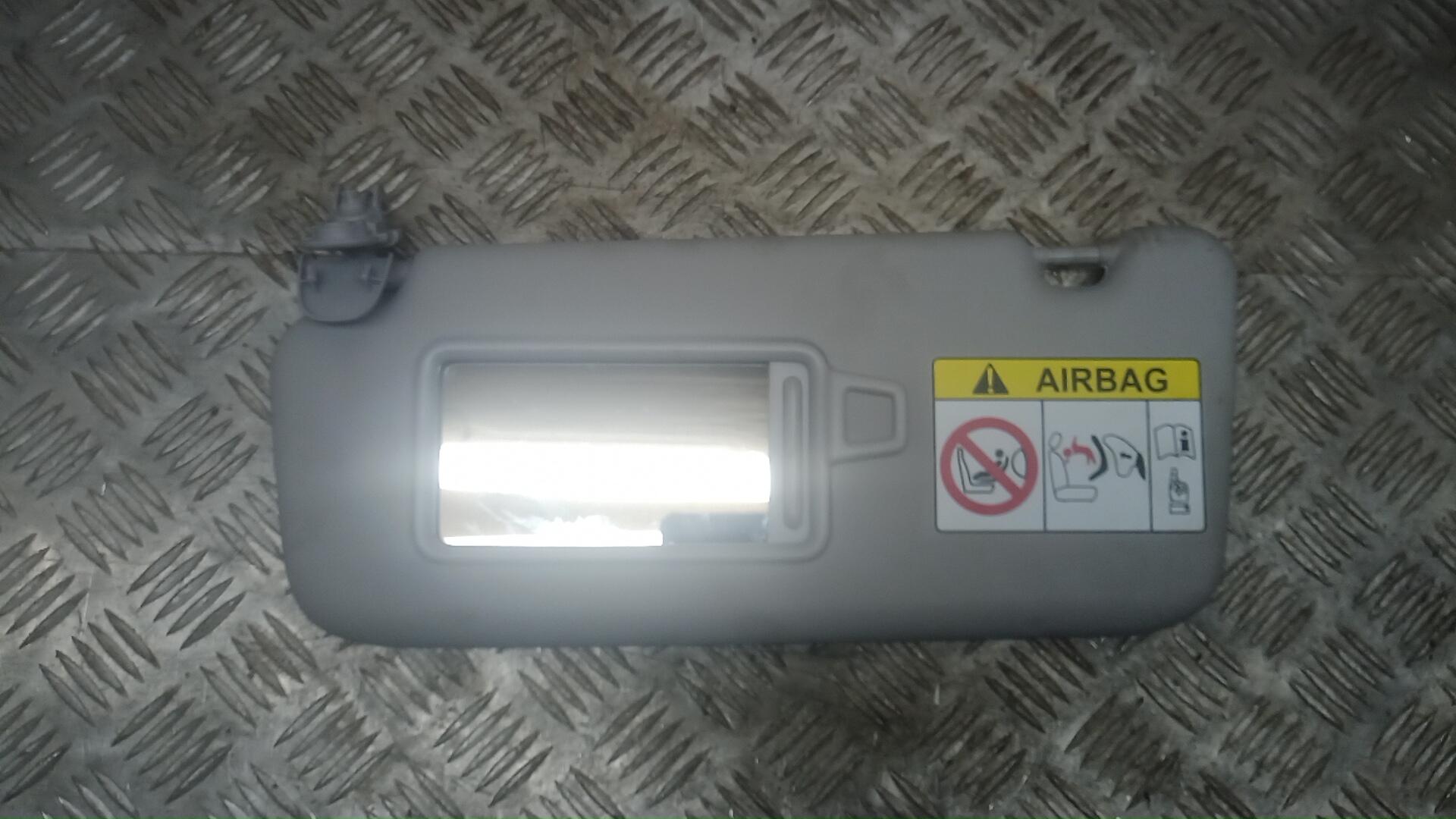 Козырек солнцезащитный