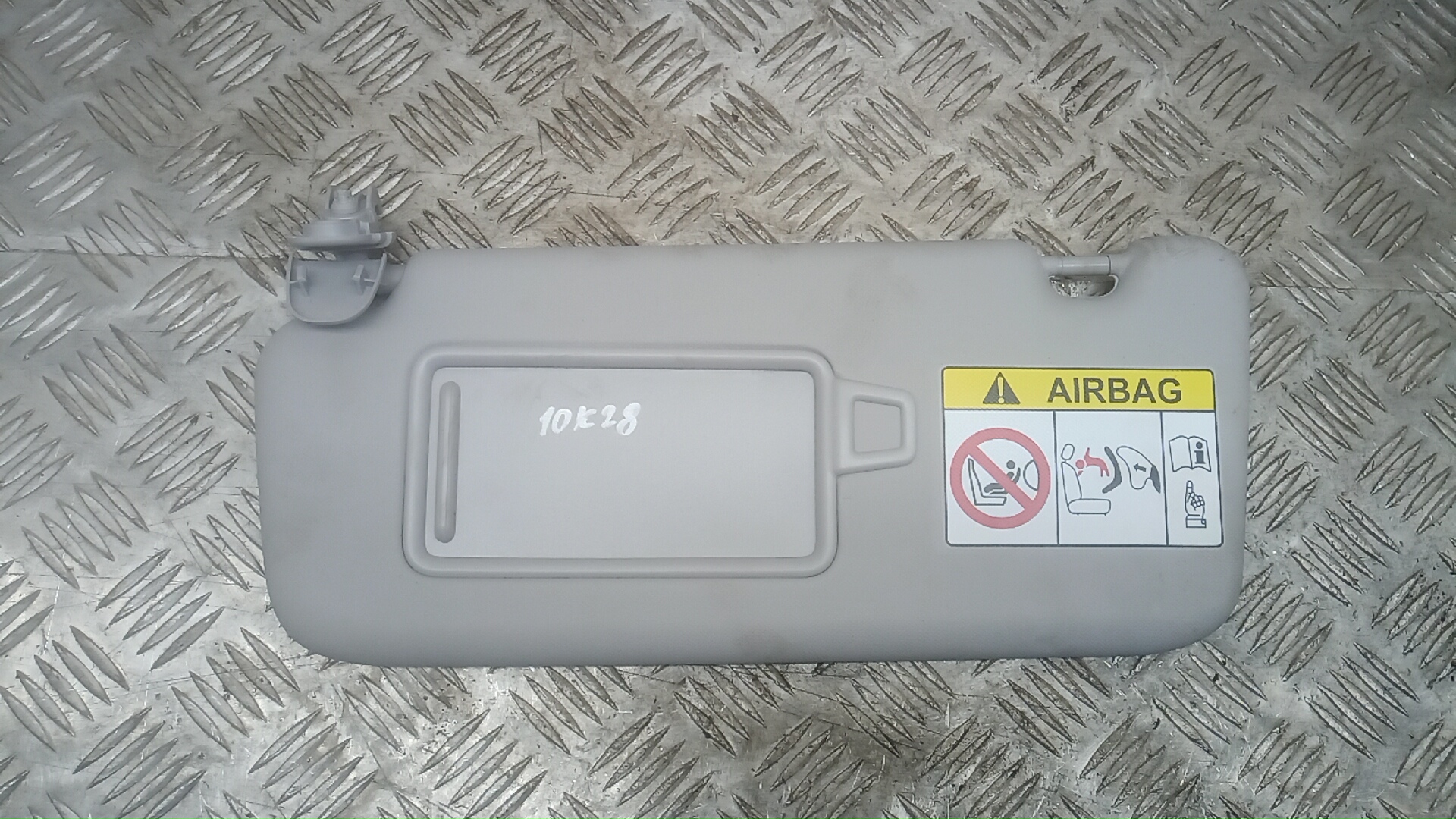 Козырек солнцезащитный