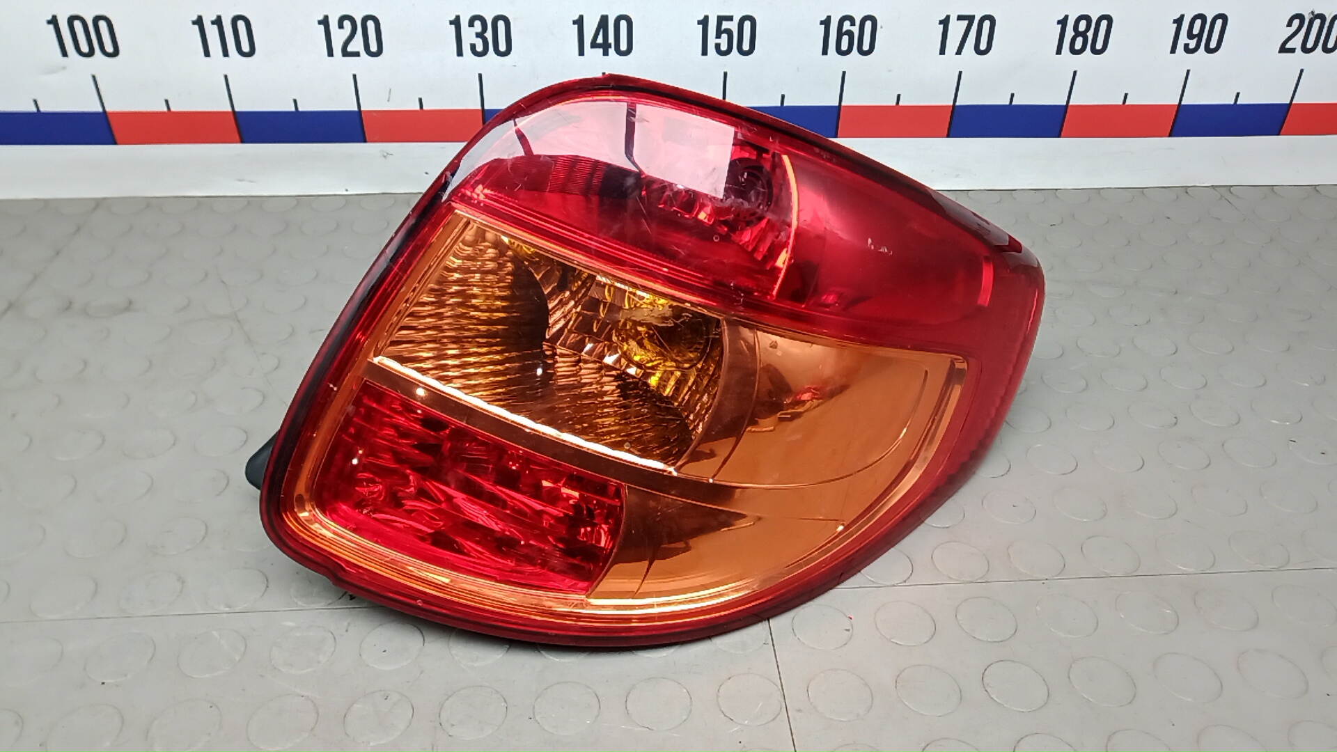 Фонарь задний правый
