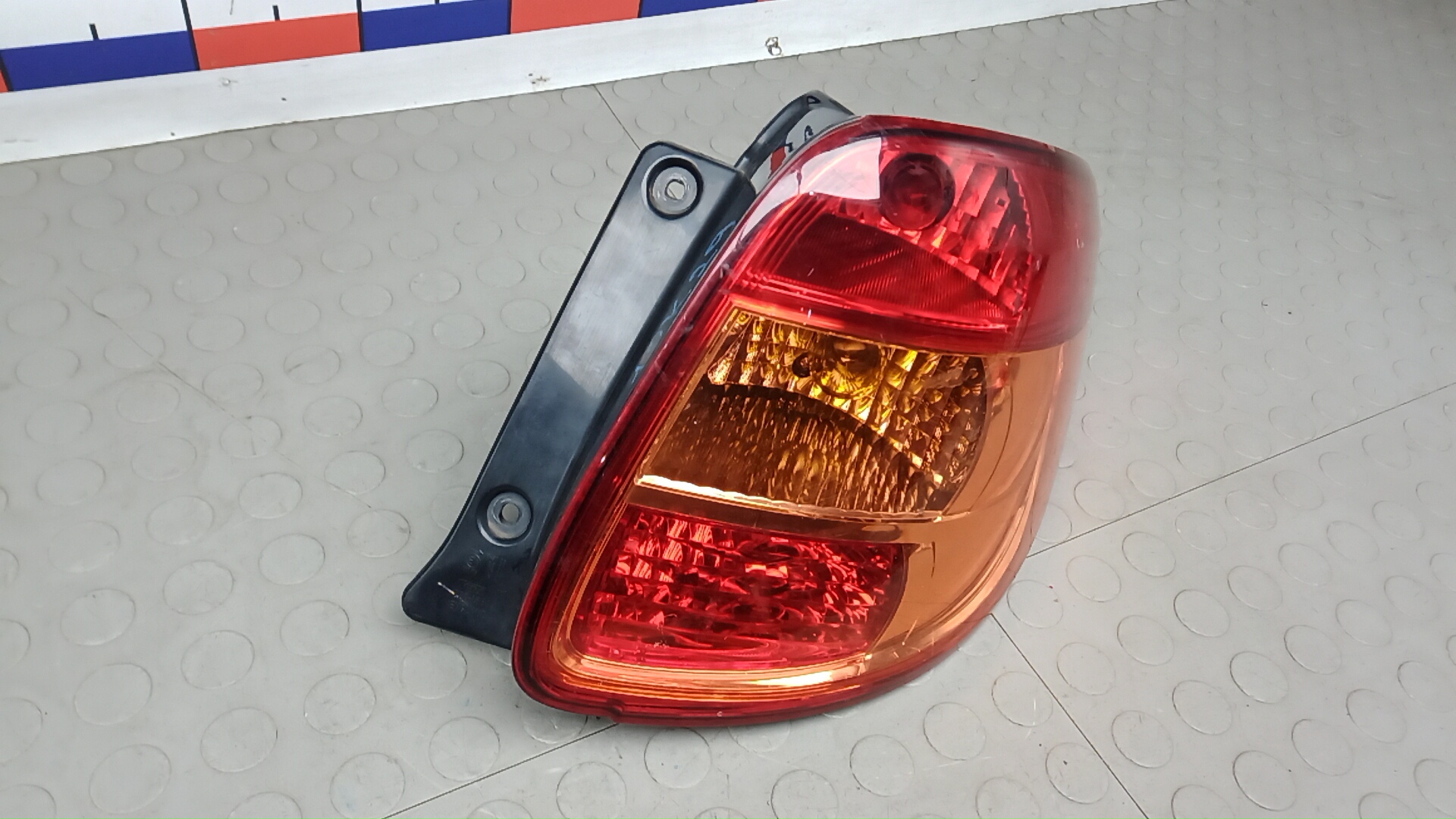 Фонарь задний правый