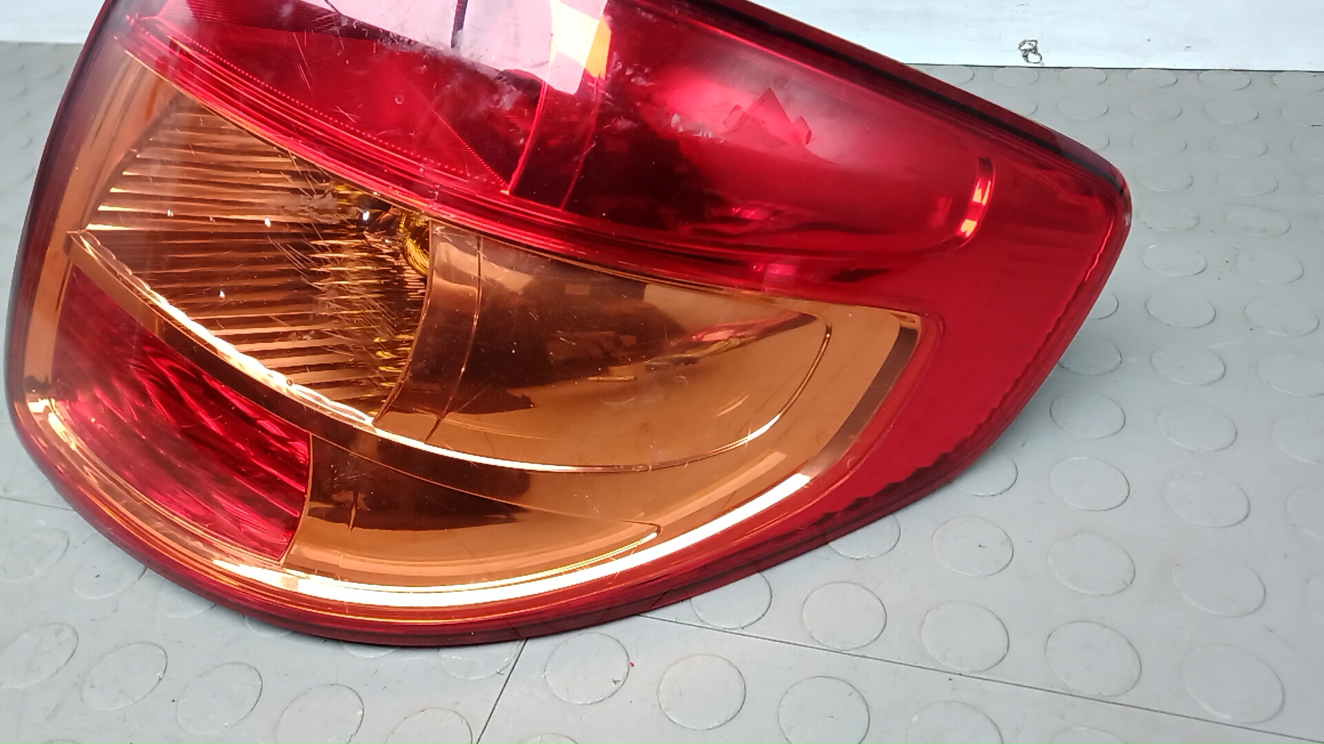 Фонарь задний правый