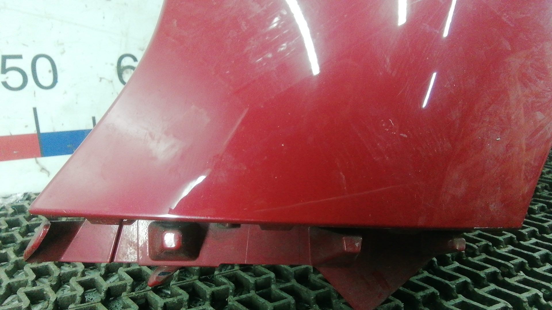 Крыло переднее левое