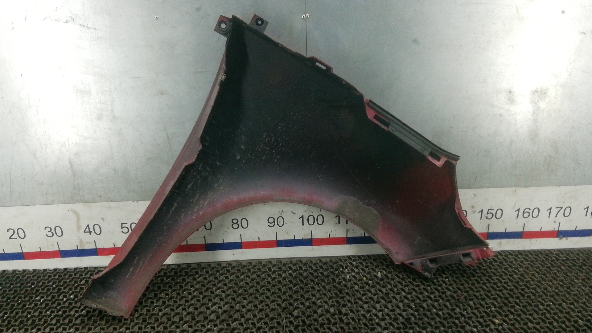 Крыло переднее левое